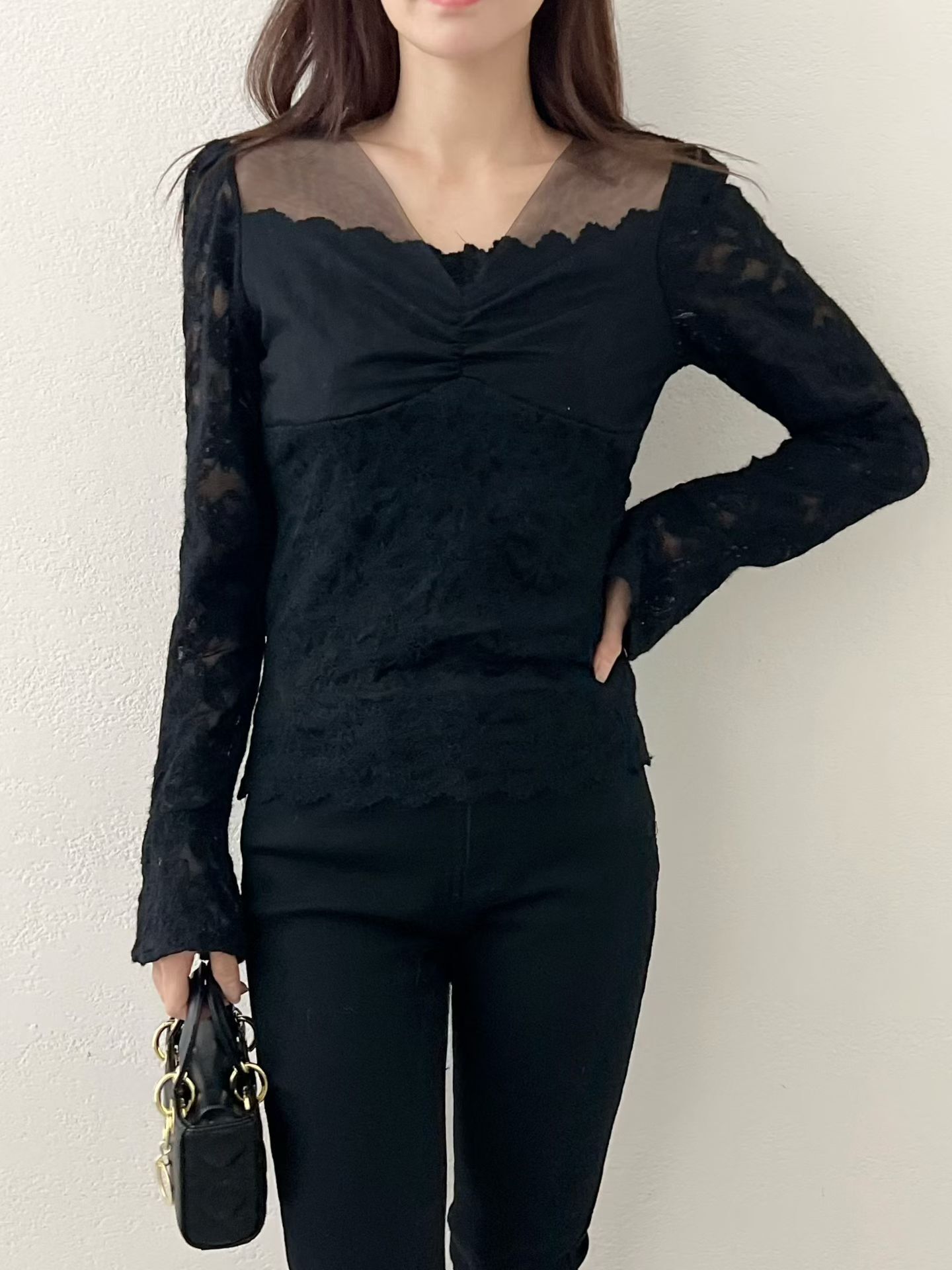 SU5338 刺綉蕾絲雪紡領上衣