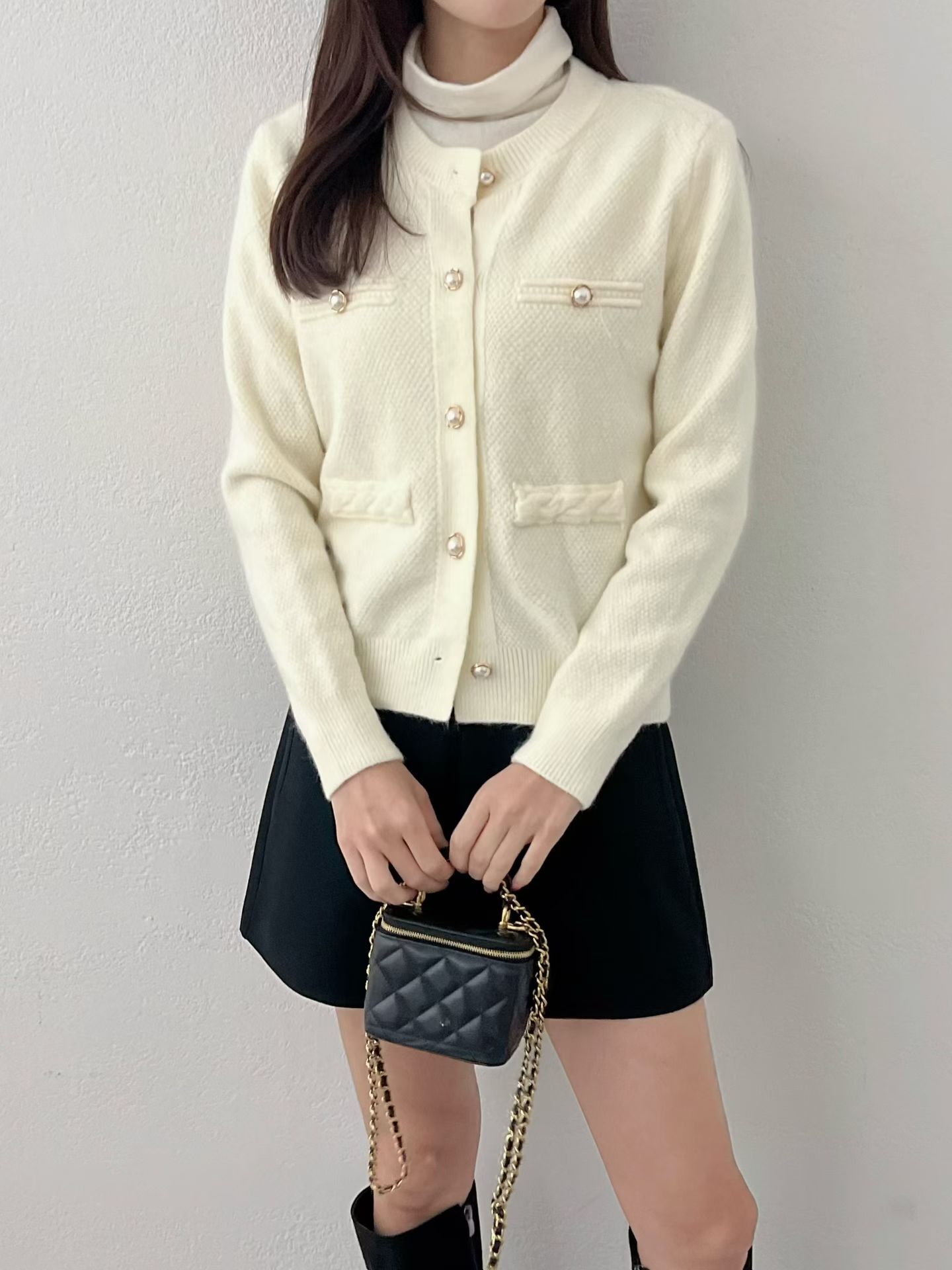 SU5320 圓領珍珠紐扣針織外套