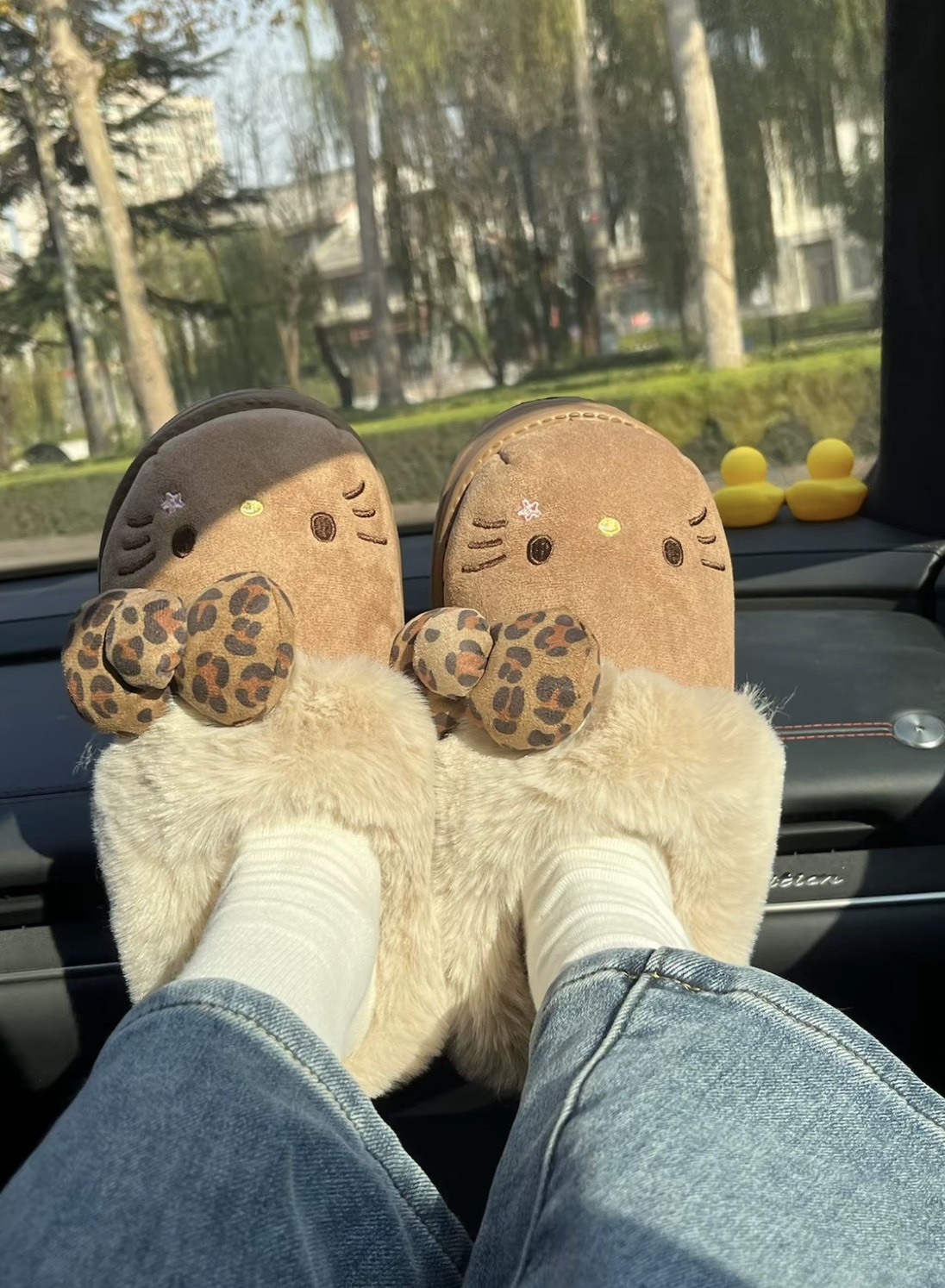 <全網最低價>  正版授權 三麗鷗 Hello Kitty 豹紋蝴蝶結 保暖 絨毛拖