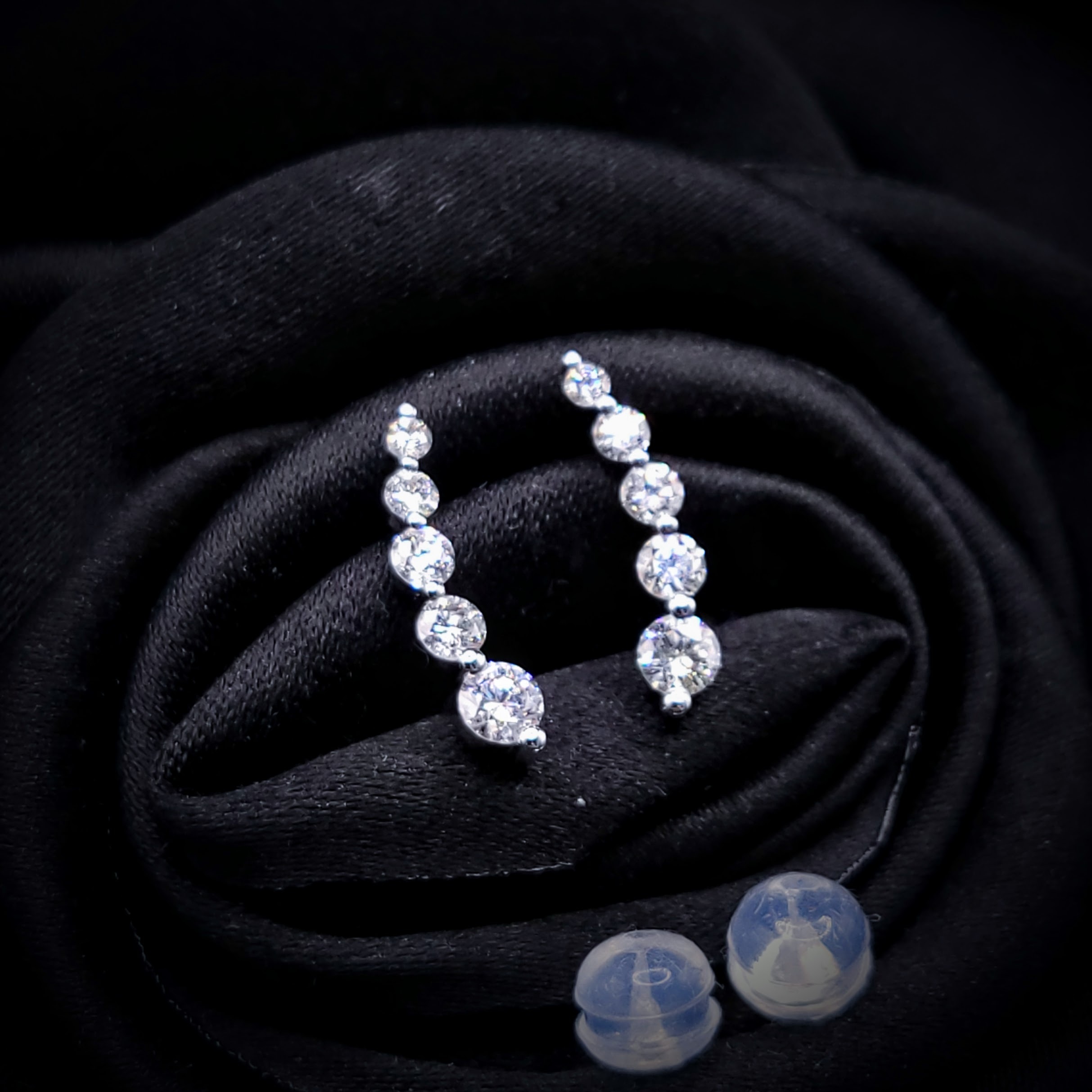 全新18K白金64份鑽石耳環