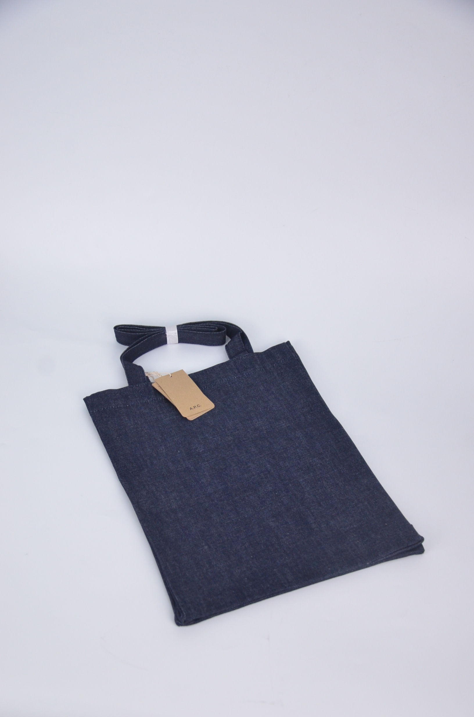 A.P.C. 大字樣LOGO托特包【COHIZM61445IAI】