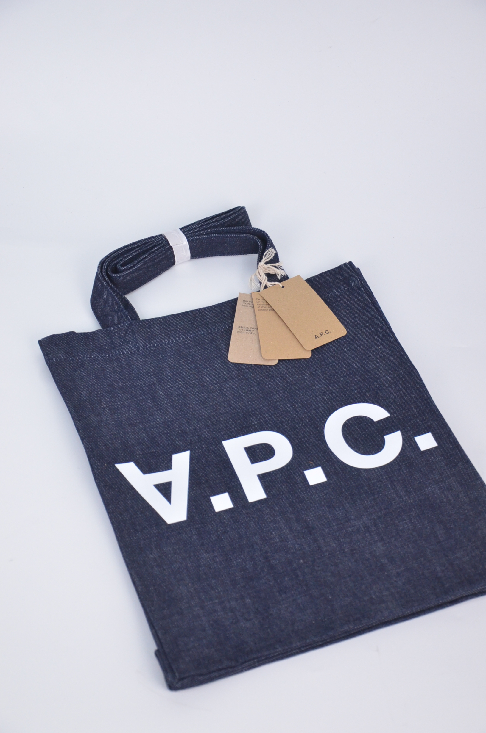 A.P.C. 大字樣LOGO托特包【COHIZM61445IAI】