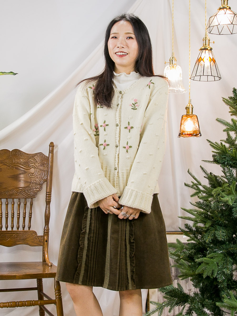 ⬇️開倉低至半價😱FINALSALE📣 全開胸扣鈕．拼色立體花花．毛毛冷料外套 【不設退換】