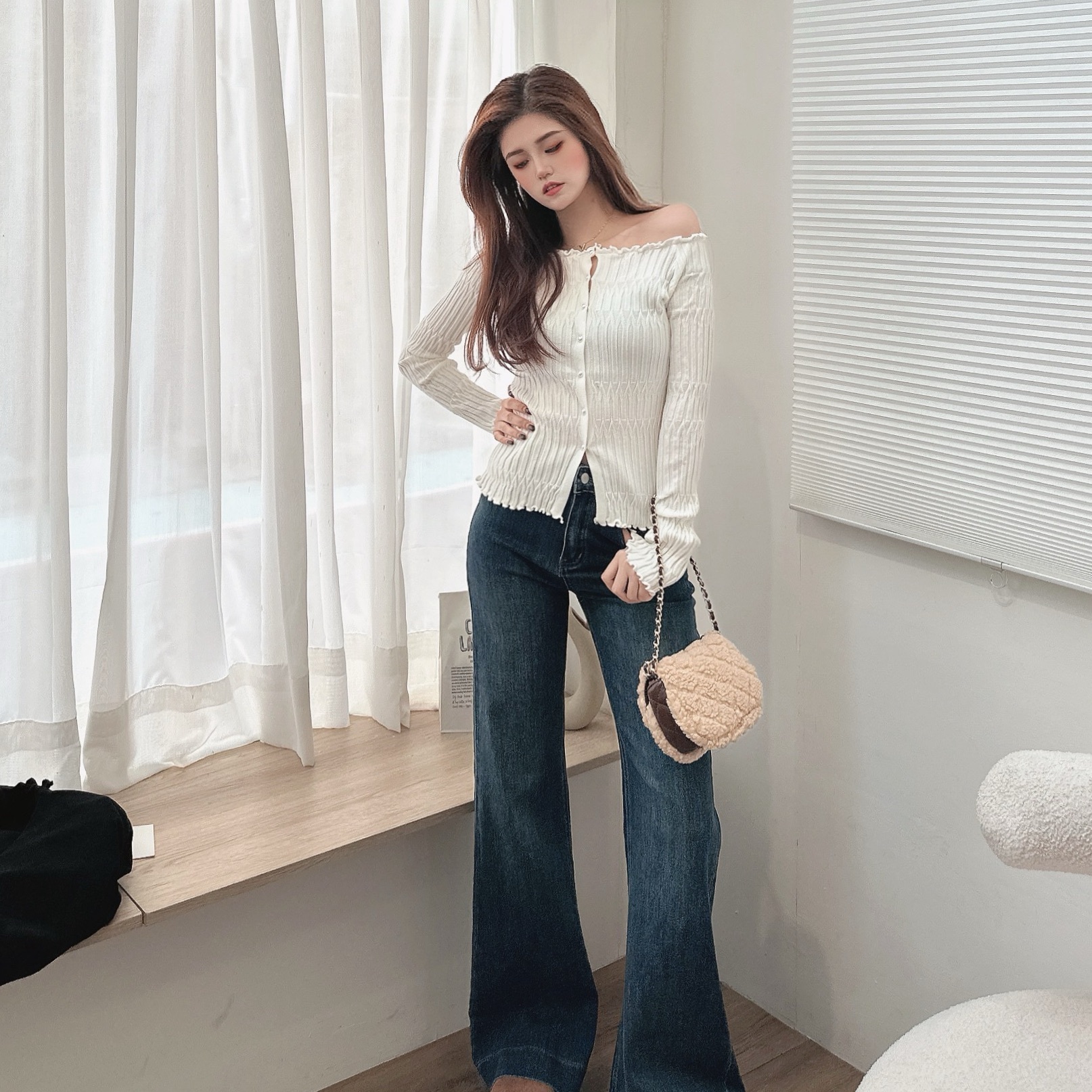 珍珠排扣木耳一字上衣