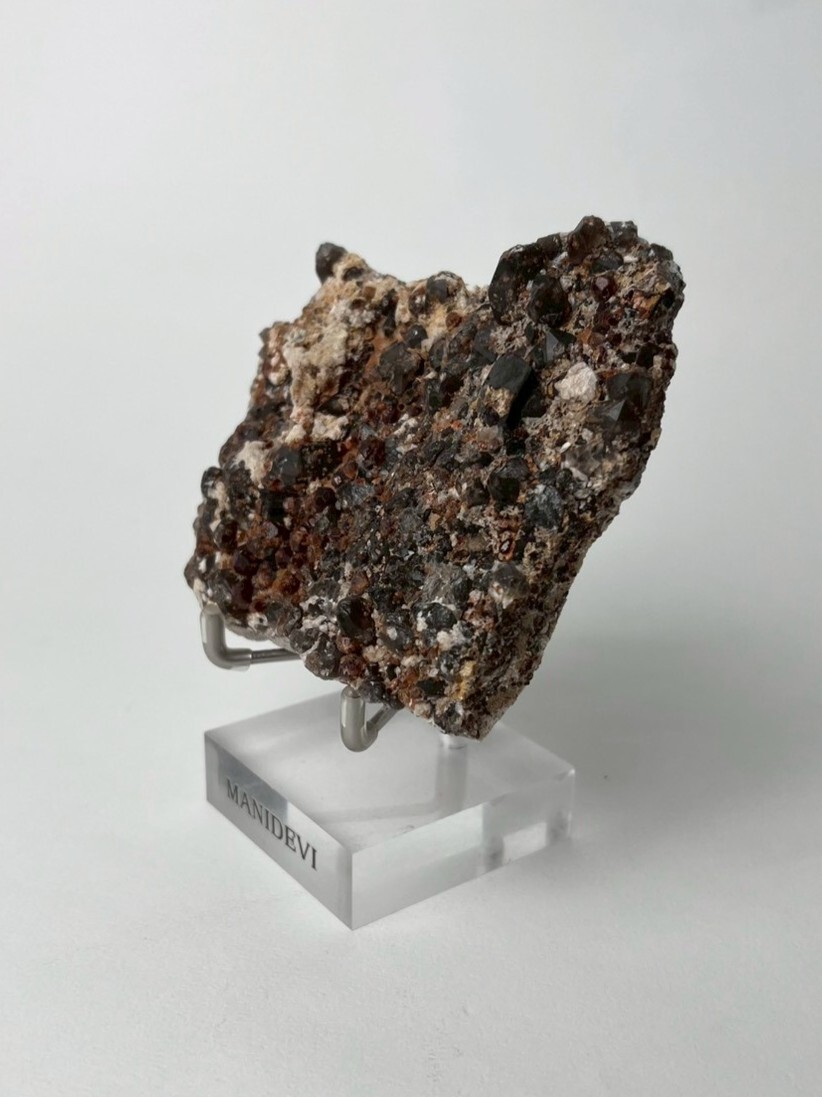 石榴石共生茶晶#已連結礦訊