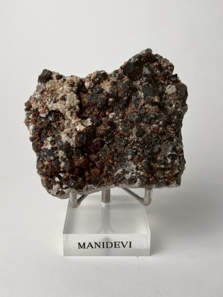 石榴石共生茶晶#已連結礦訊