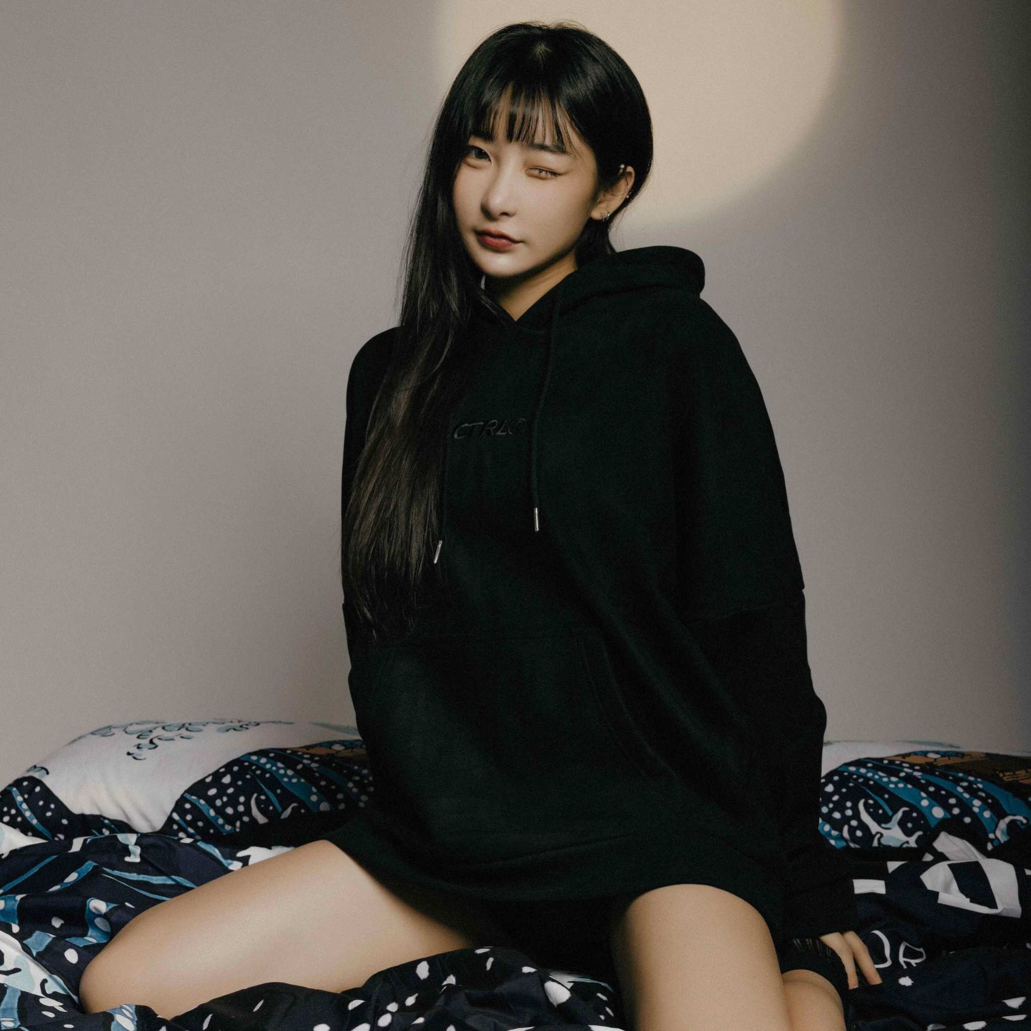 XCTRL 麂皮絨寬版帽T-黑