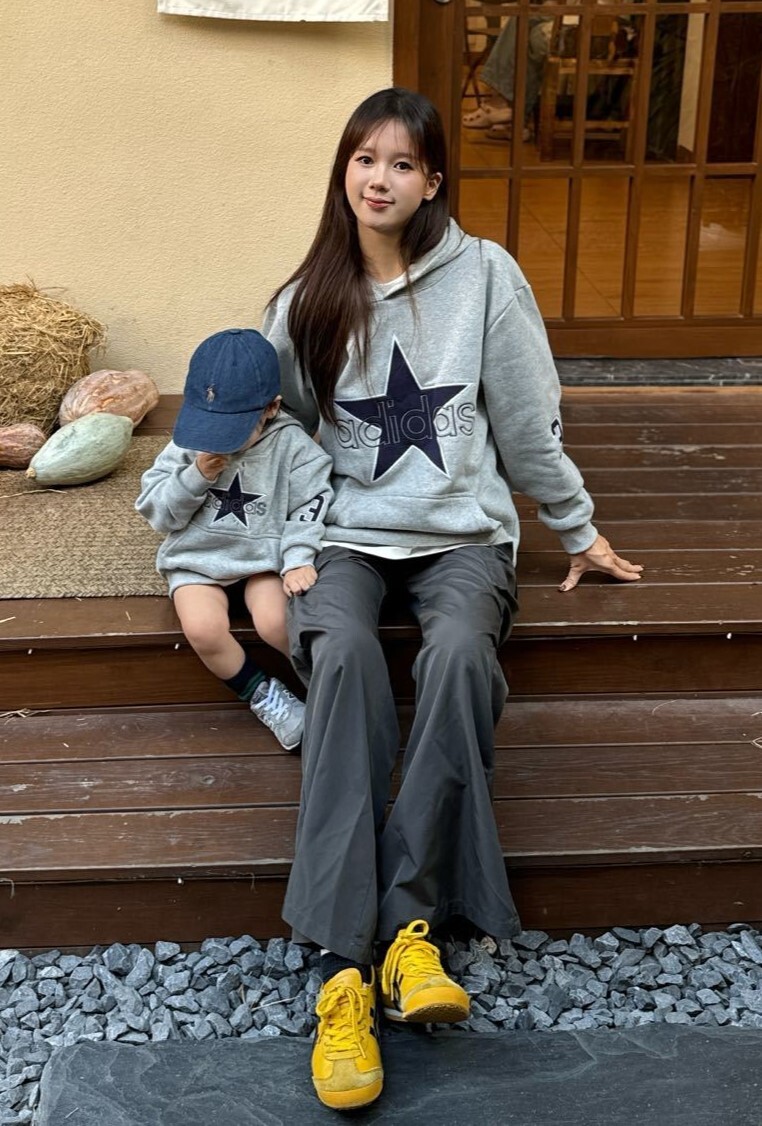 𝐀𝐝𝐢𝐝𝐚𝐬 中古星星連帽衛衣 親子裝