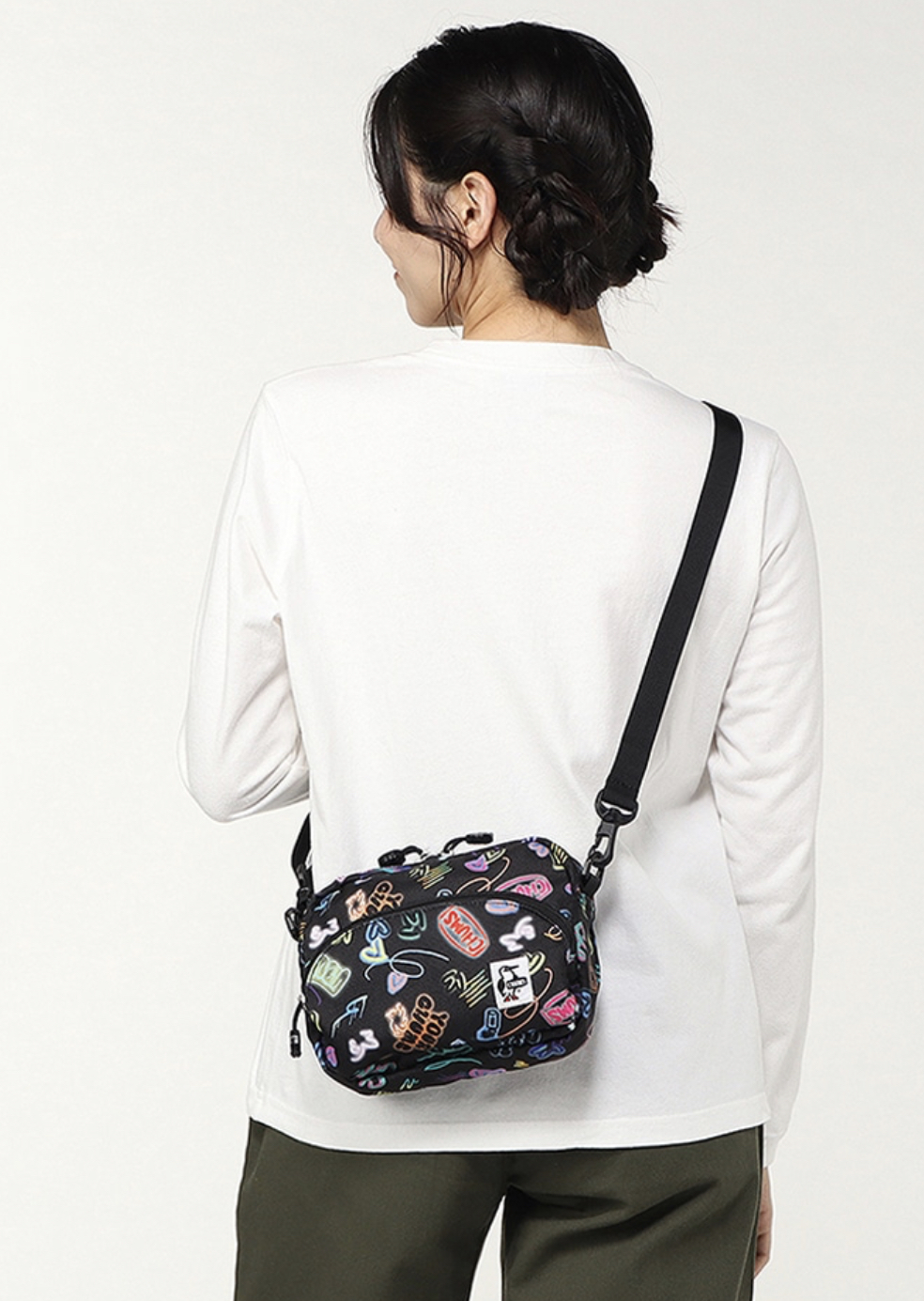 CHUMS RECYCLE SHOULDER POUCH - GRAFFITI