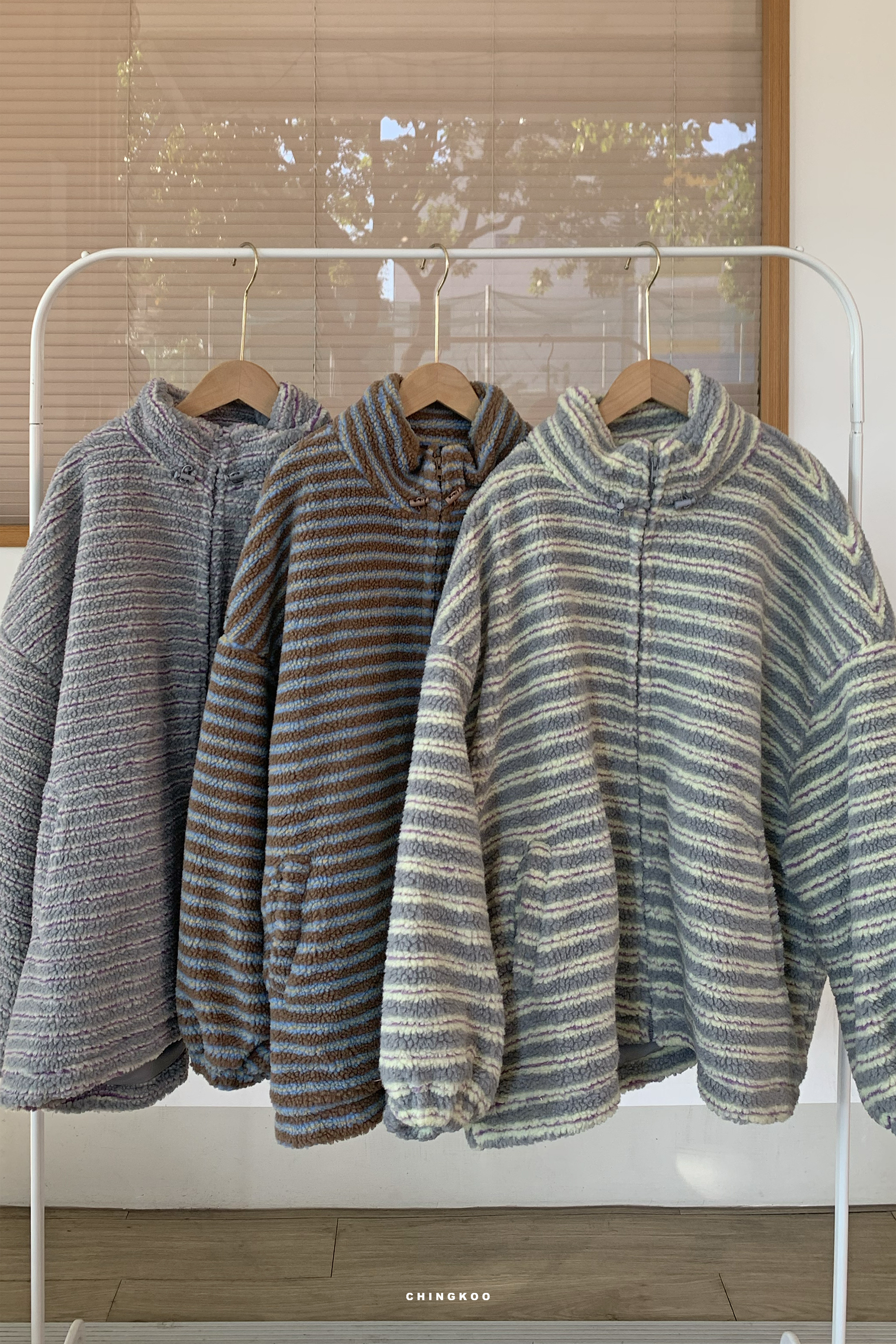 More in Dec｜搖粒絨條紋拉鍊外套 3色