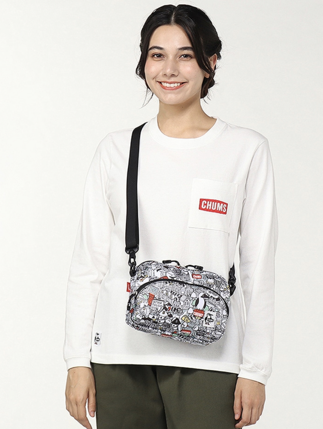 CHUMS RECYCLE SHOULDER POUCH - LOGO STICKERS