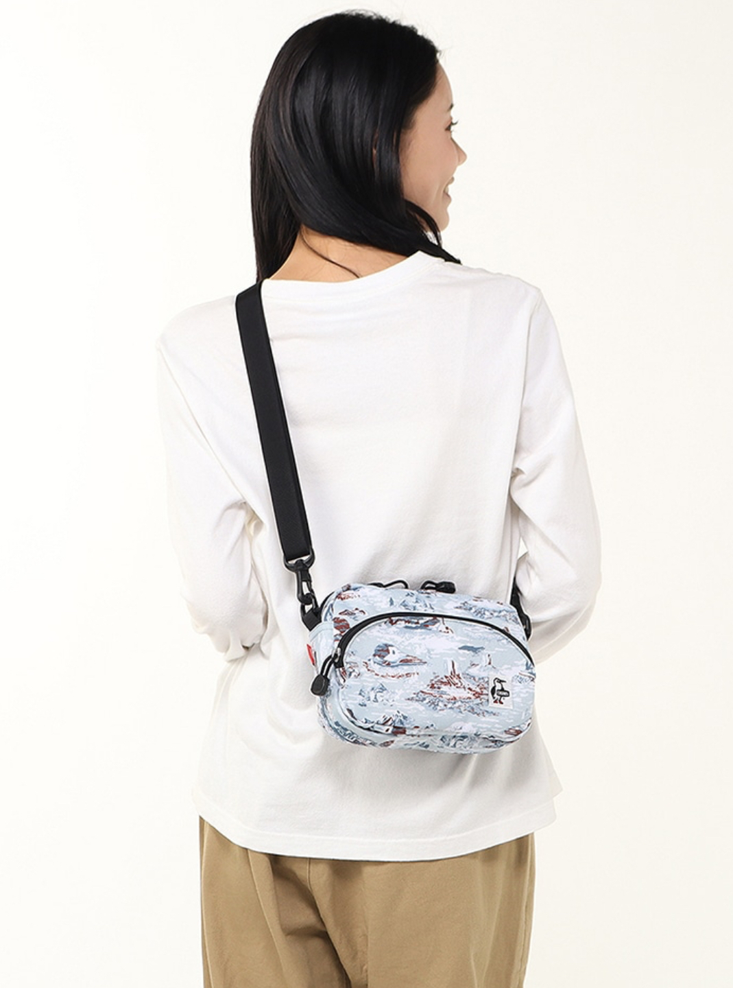 CHUMS RECYCLE SHOULDER POUCH - WINTER MT. CAMO