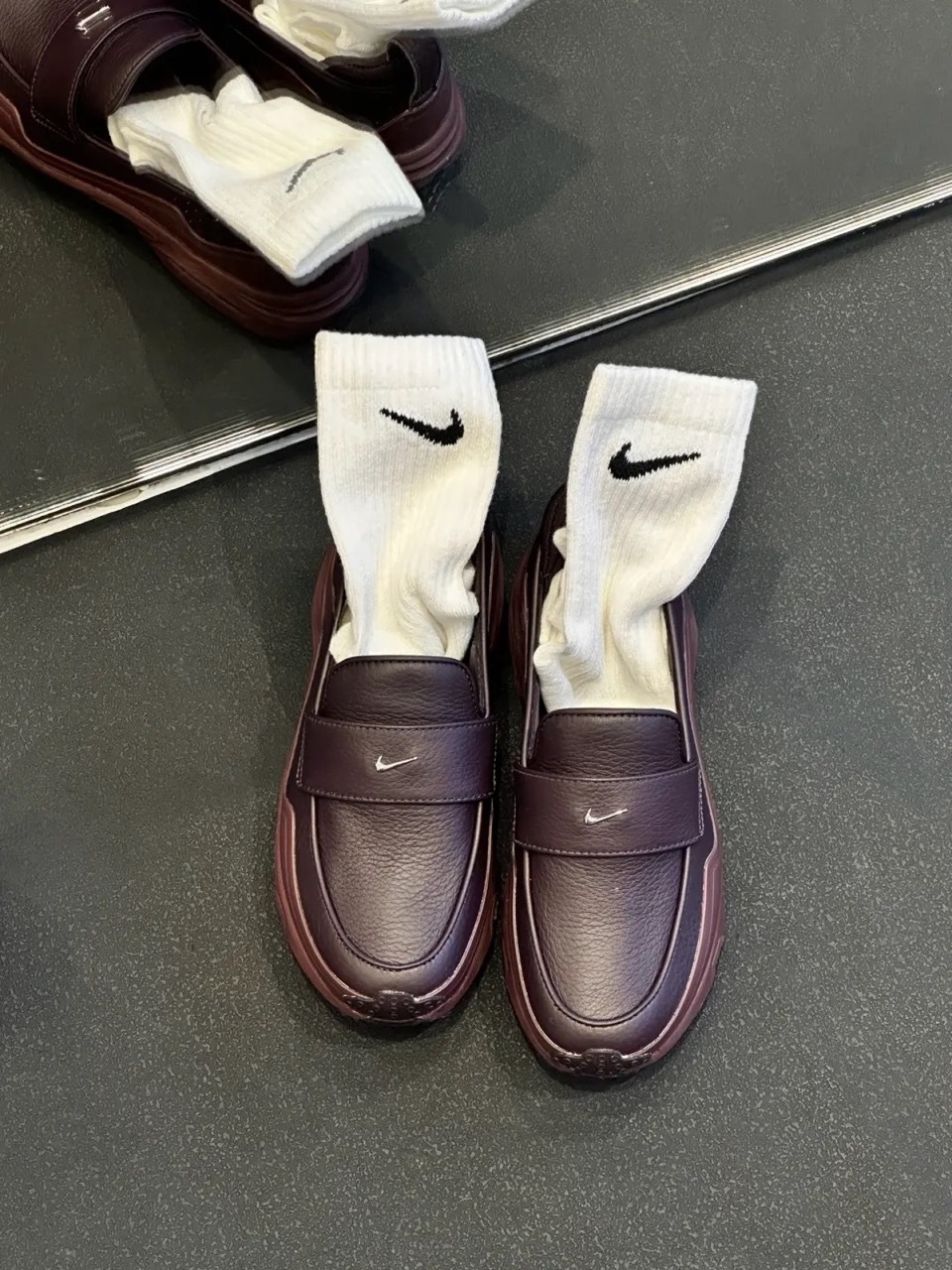 NIKE W AIR MAX PHENOMENA SWDC 樂福鞋 酒紅 反光 金屬小勾 女鞋 IM8814-600 / 預購