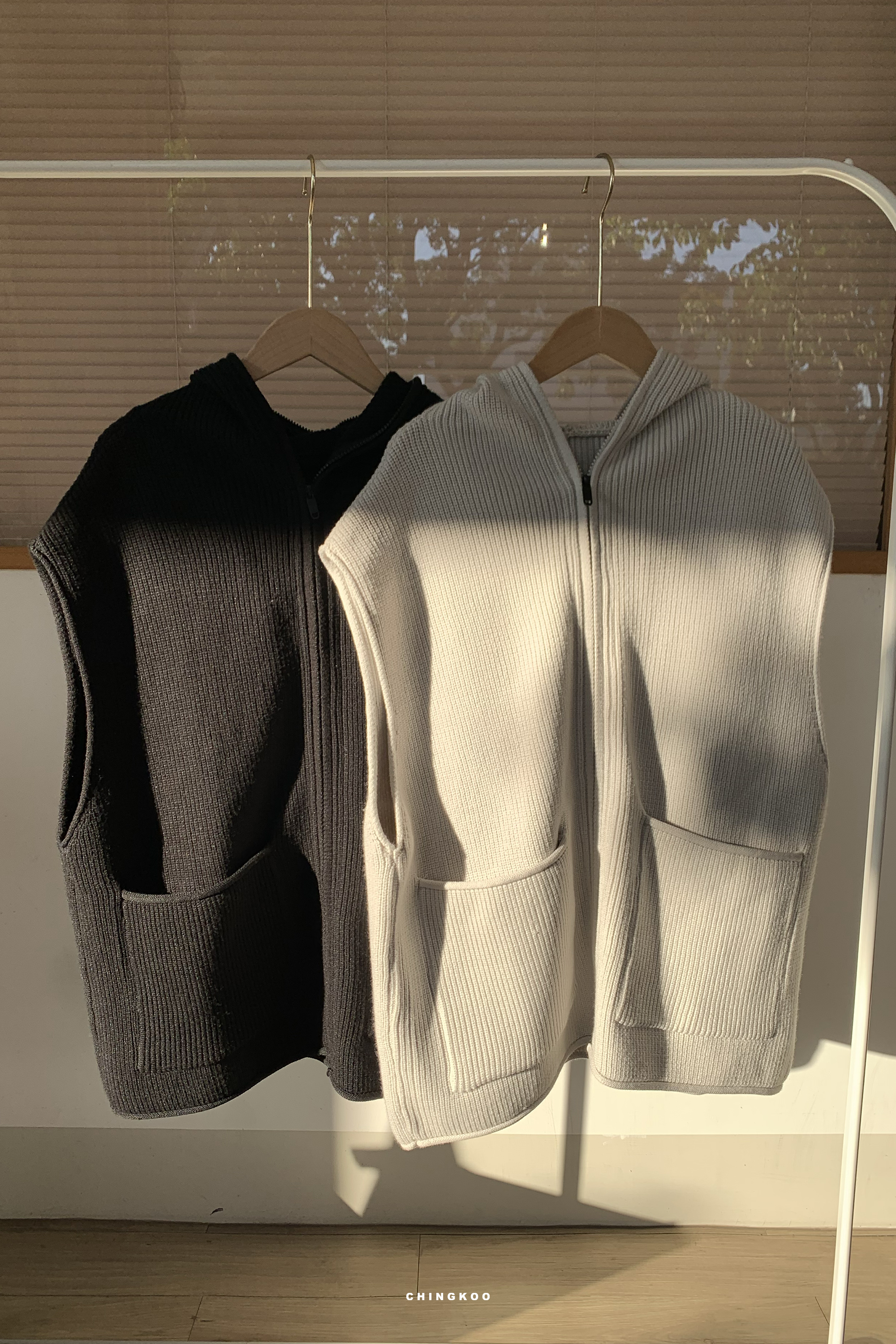 More in Dec｜寬鬆連帽針織拉鍊背心 2色