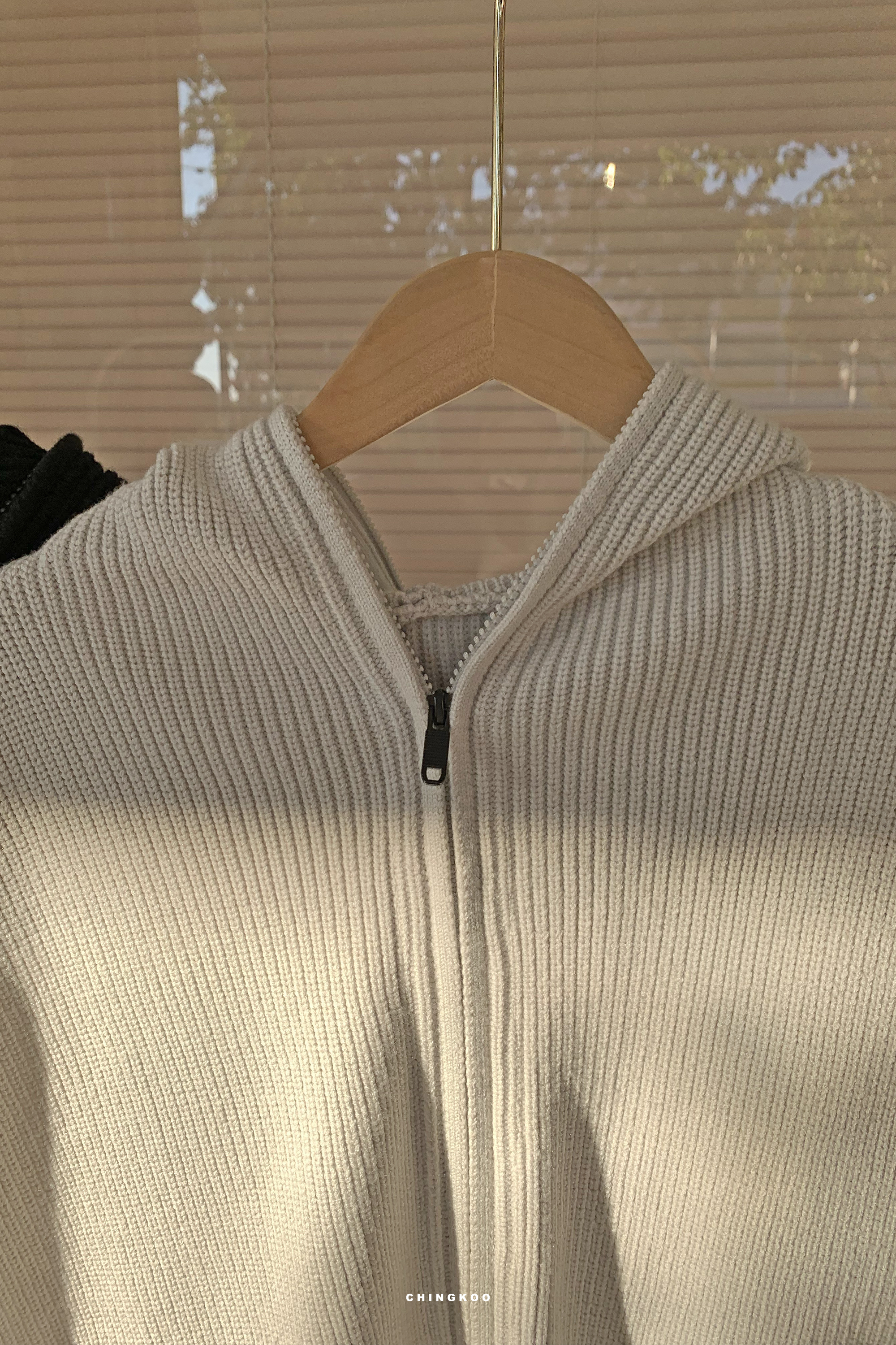 More in Dec｜寬鬆連帽針織拉鍊背心 2色