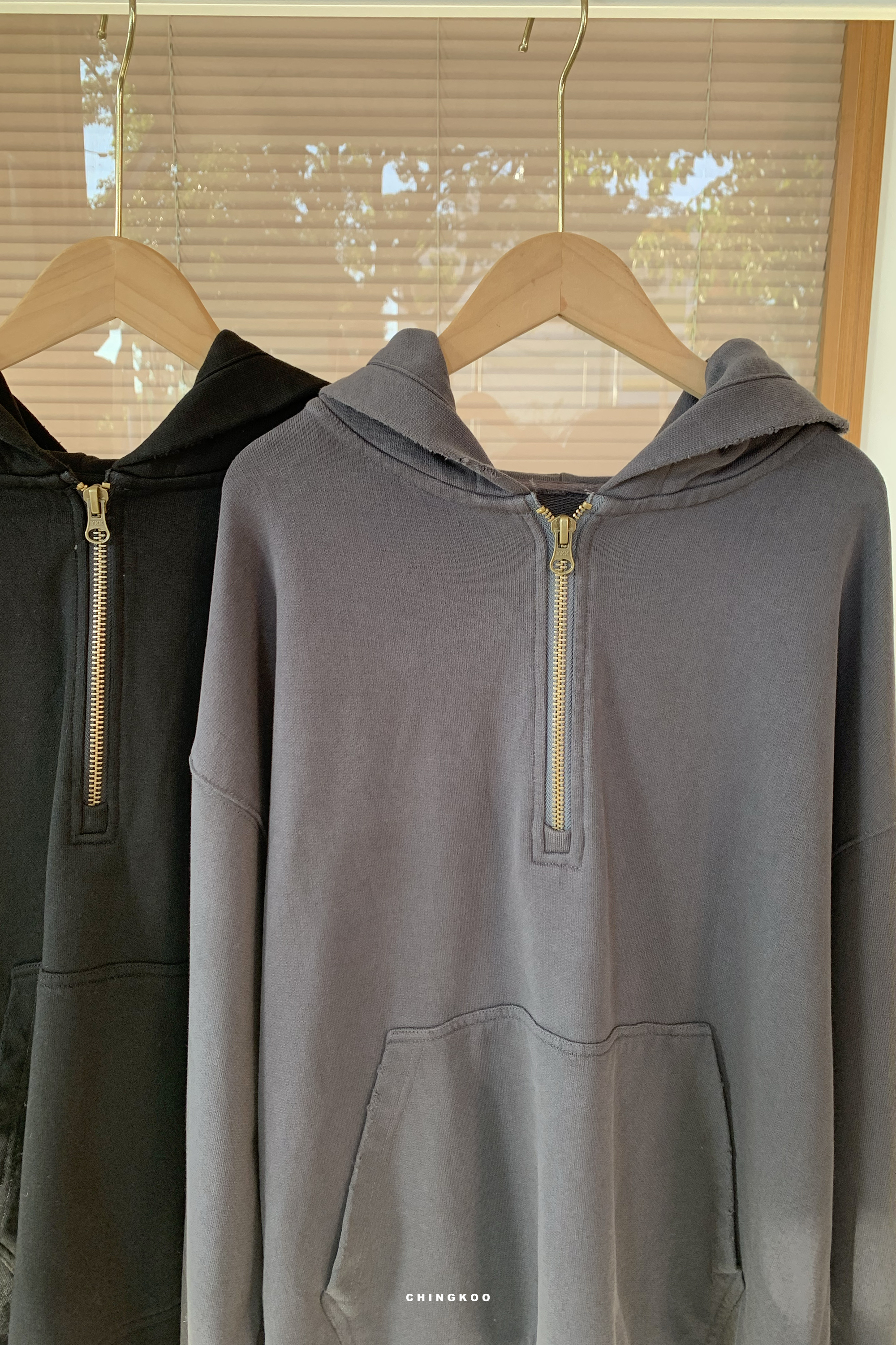 More in Dec｜不收邊厚磅連帽t 2色