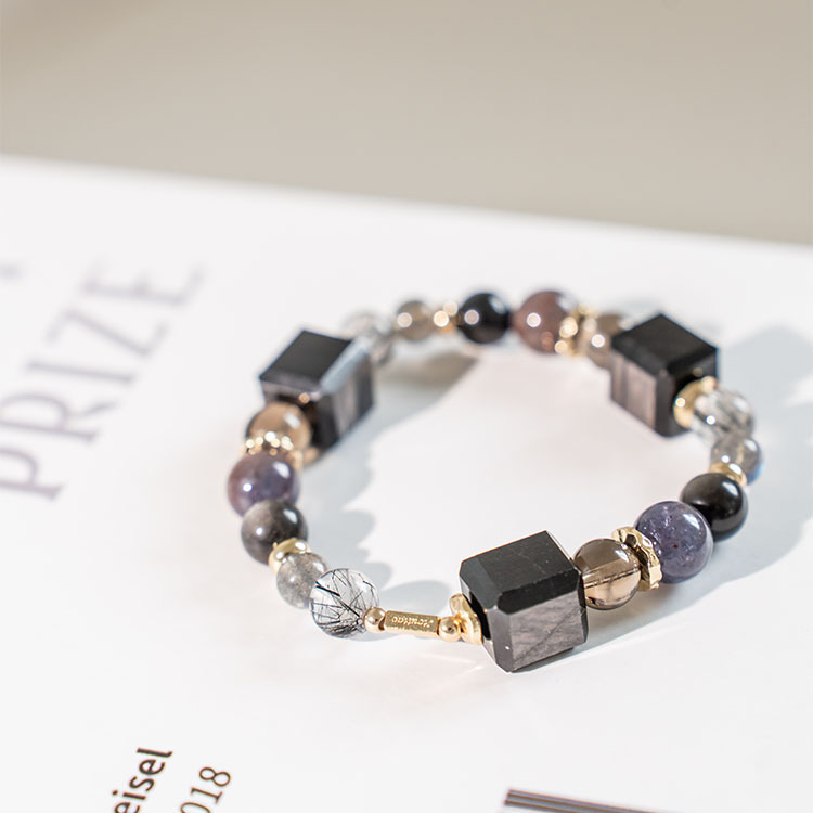 組成生活：金運石｜堇青石｜黑髮晶｜銀曜石｜茶晶｜拉長石