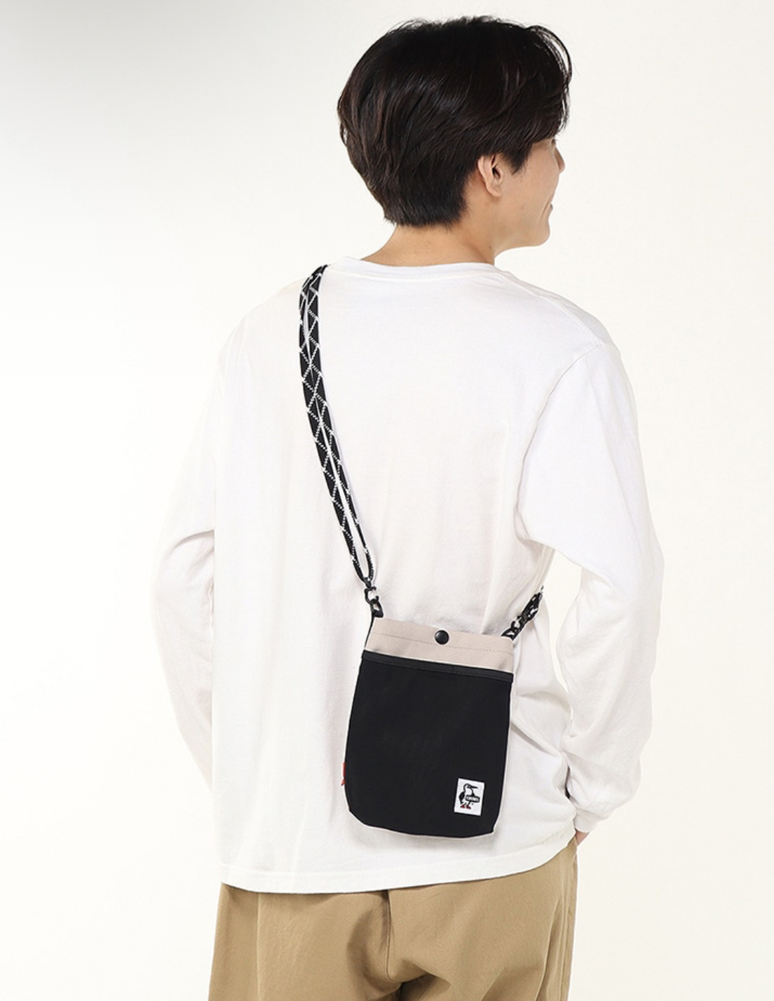 CHUMS RECYCLE MESH POCKET SHOULDER - GREIGE