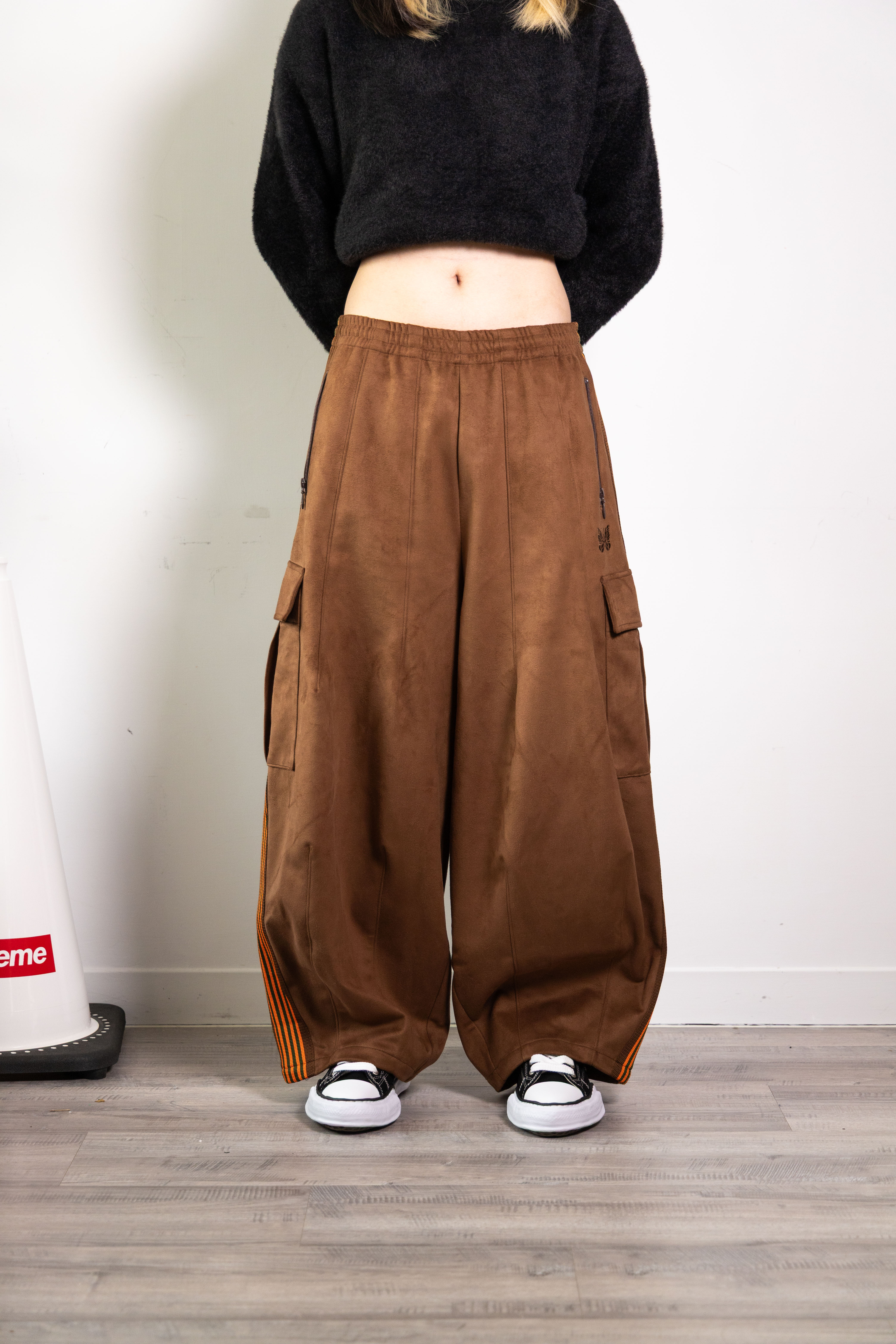 -(B3c01)-NEEDLES X HUMMINGBIRDS'HILL H.D. TRACK PANTS BDU SYNTHETIC  SUEDE 別注款 麂皮 運動寬褲 黑/咖啡色-1140243925100