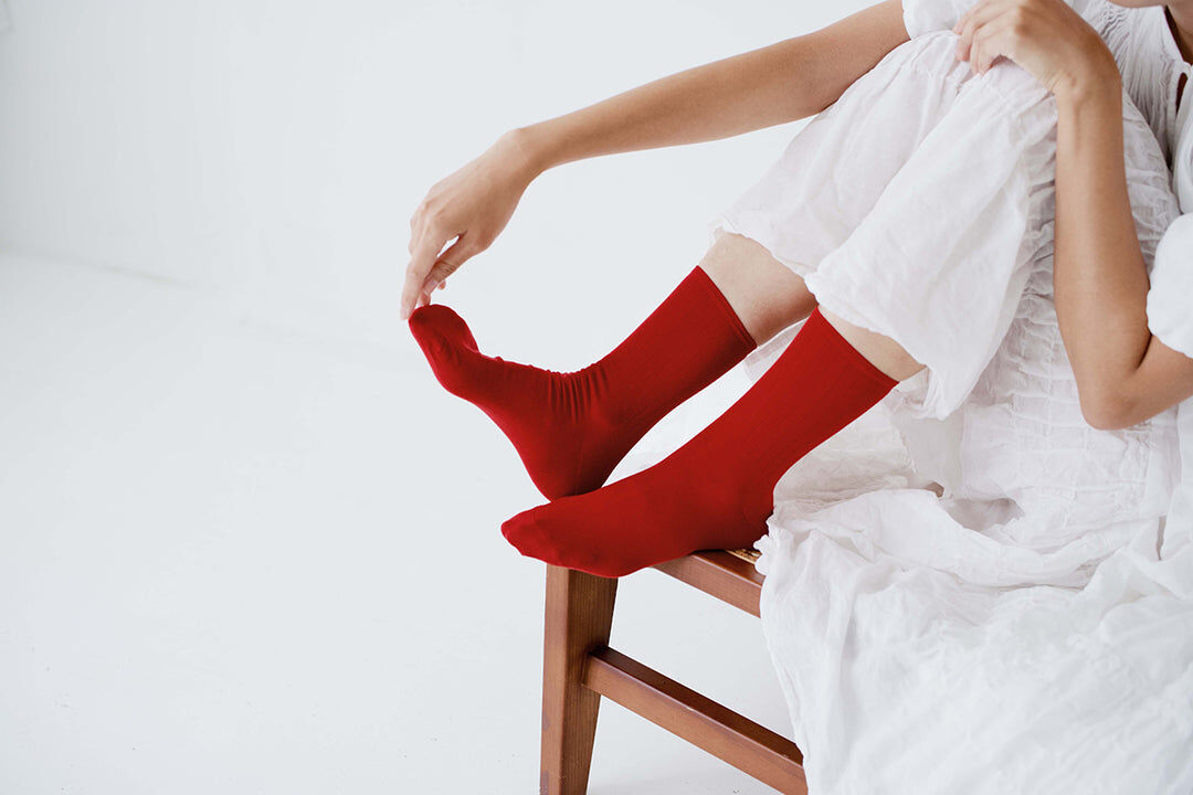 hakne 柔滑絲綢襪