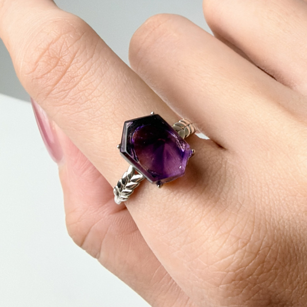 達碧茲紫水晶戒指
