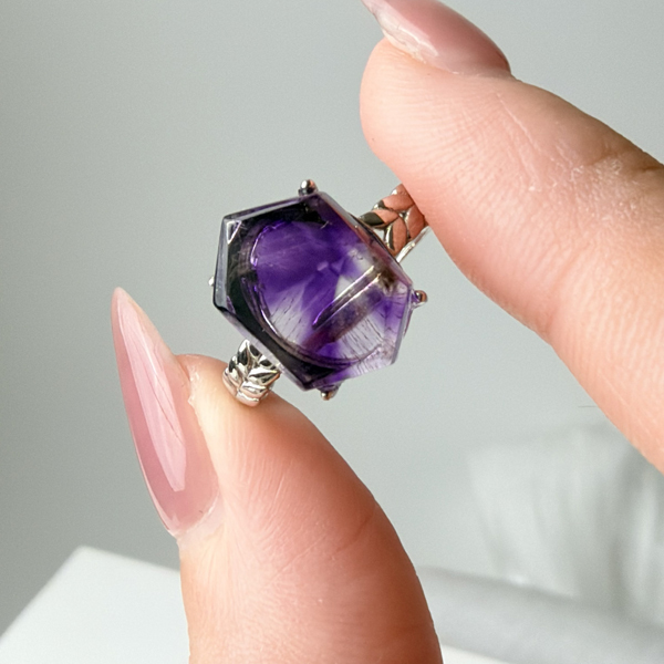 達碧茲紫水晶戒指