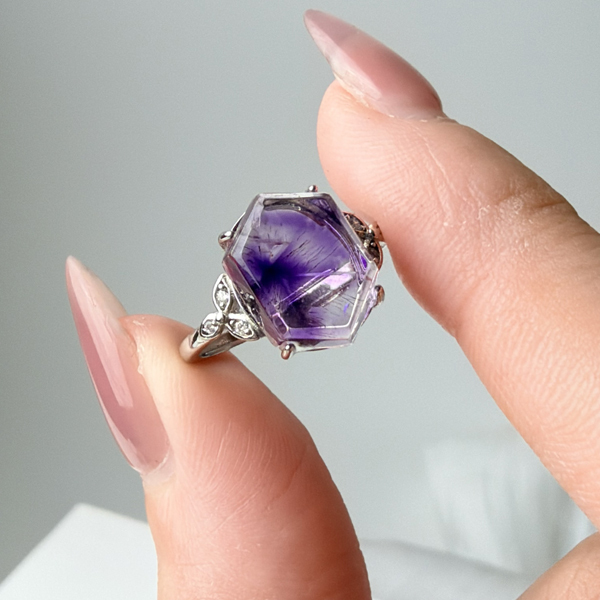 達碧茲紫水晶戒指