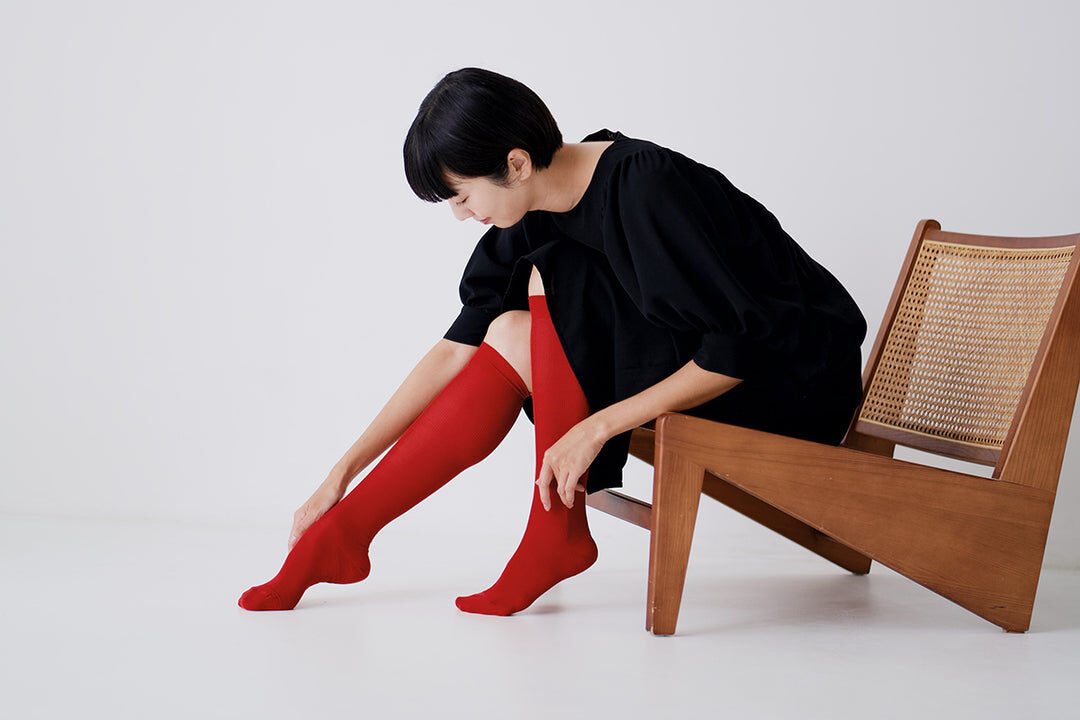 hakne 桑蠶絲羅紋高筒襪