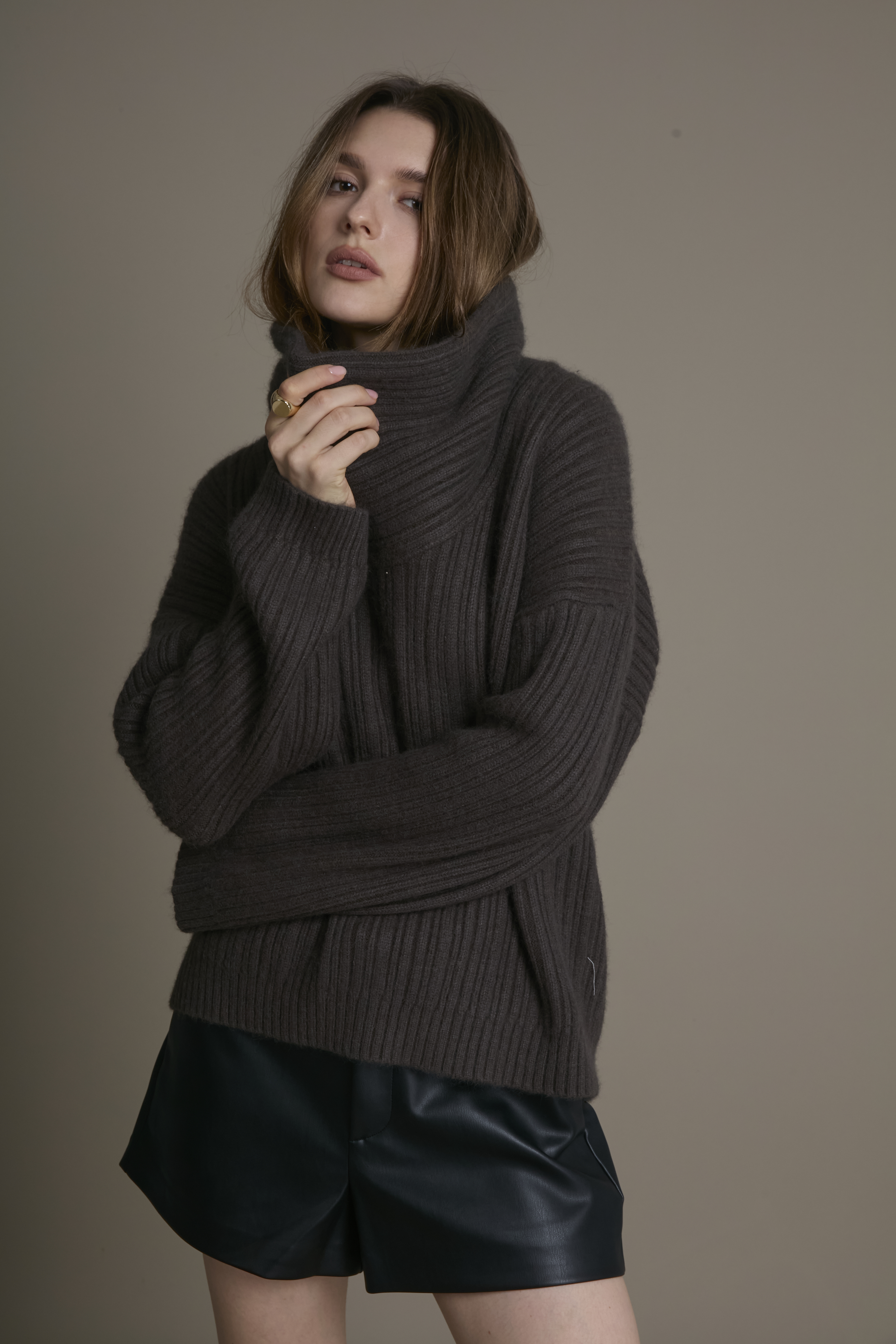 厚暖寬領立體羅紋針織上衣