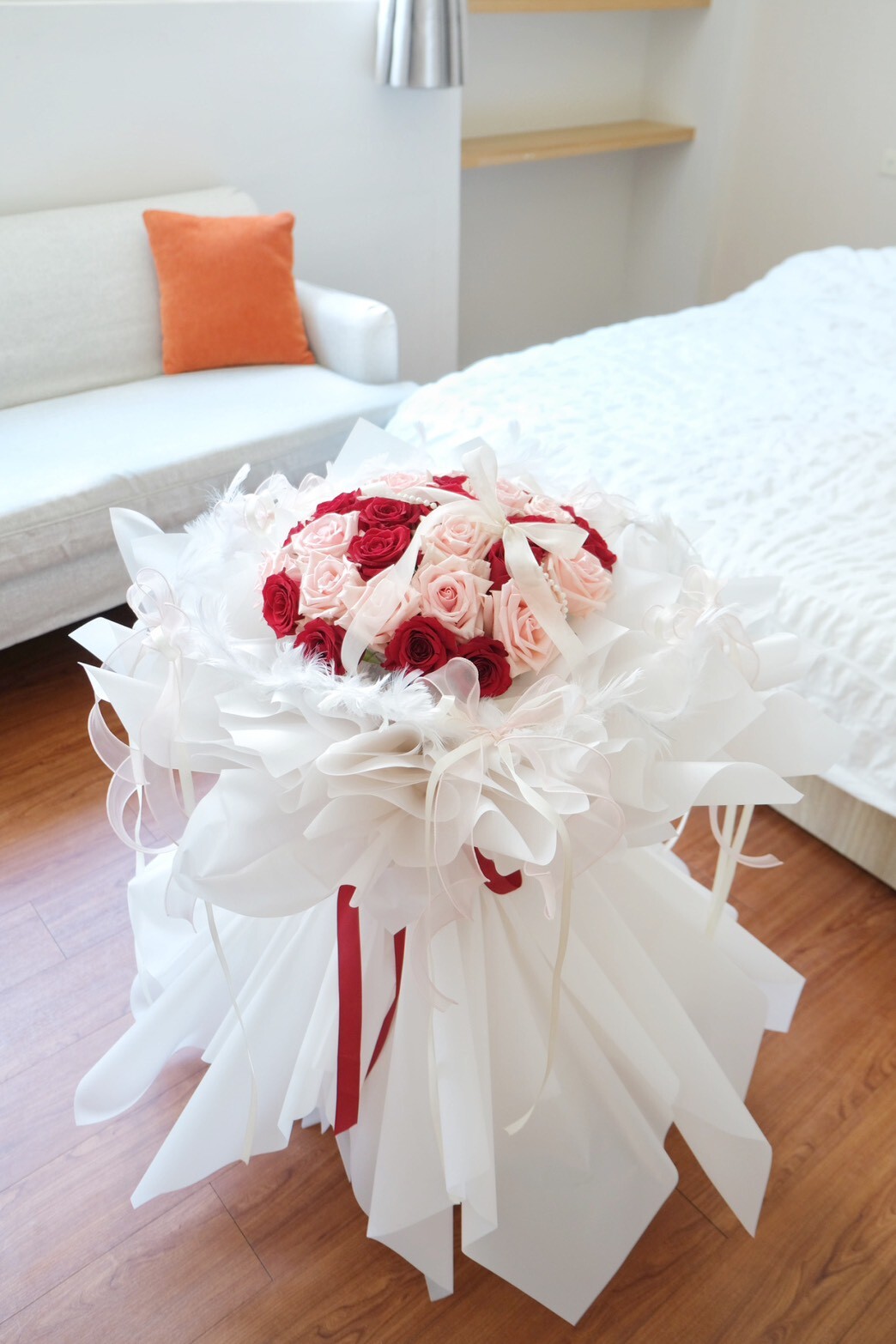 芭蕾風包裝玫瑰花束（33朵雙色） /進口鮮花玫瑰