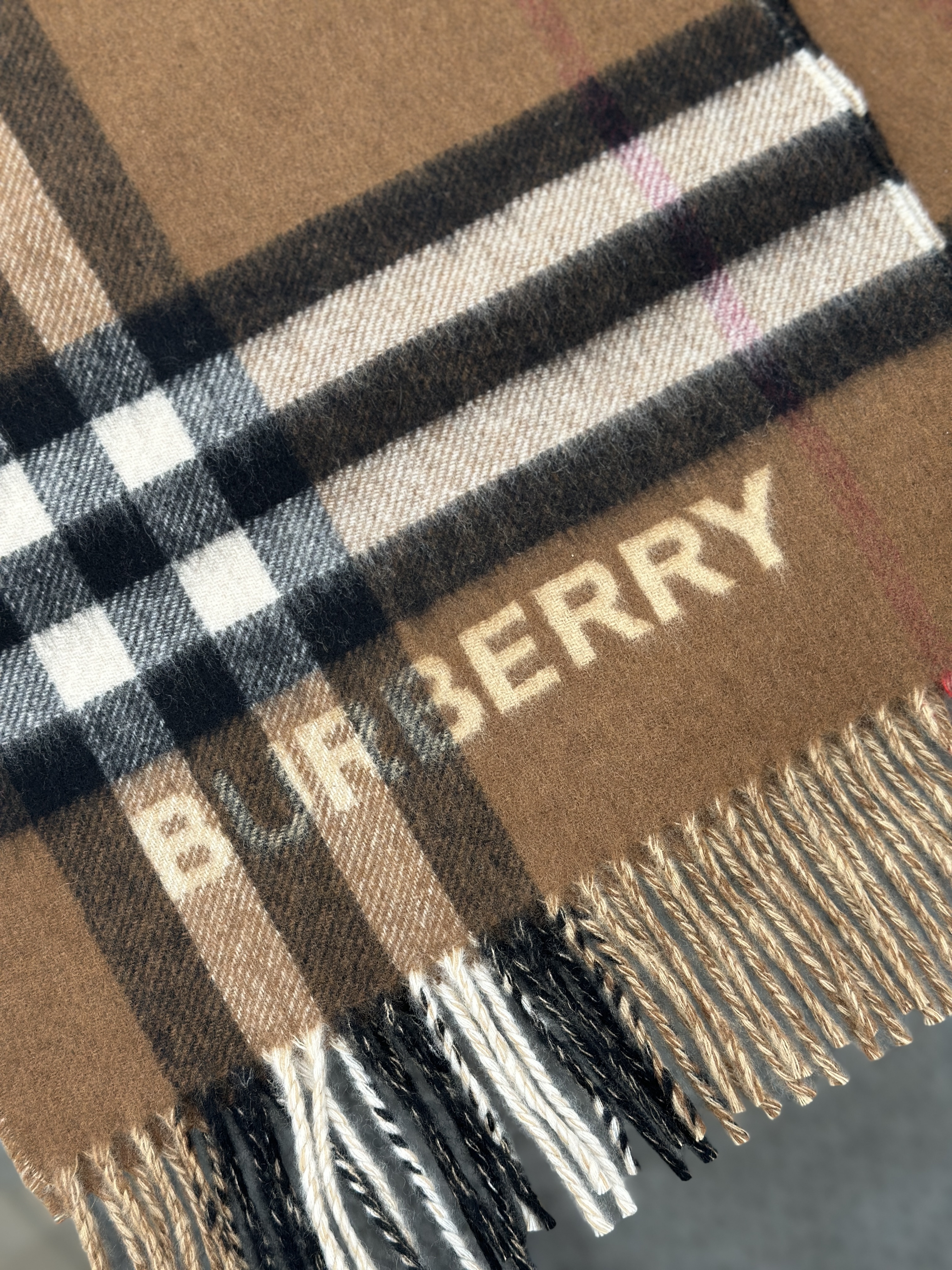 BURBERRY Contrast Check Cashmere Scarf