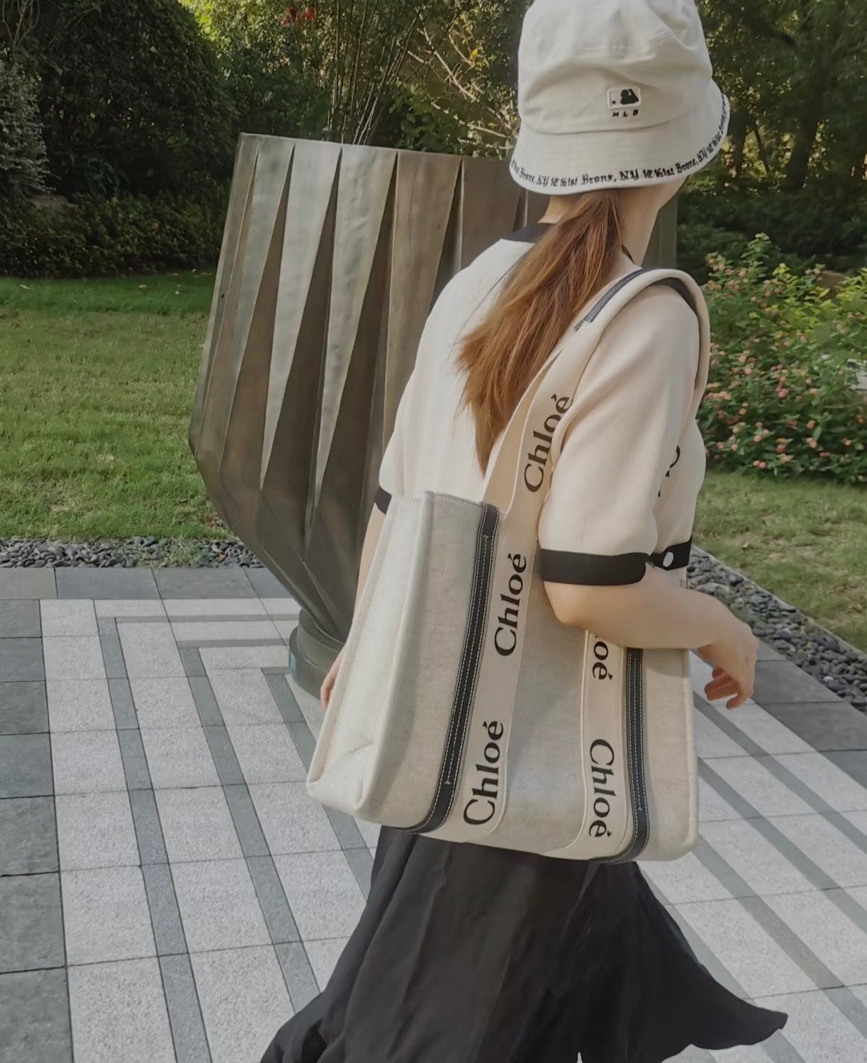 【預購】Chloe  Medium Woody Linen K1211800 托特包包 (先付$500後付$3490）售價$3990 (深藍配米)