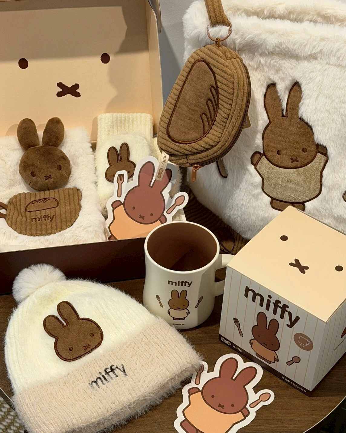<正版授權>MIFFY 米菲兔 冬日暖暖摩卡系列 毛絨 手套 圍巾 馬克杯 包包 禮盒組