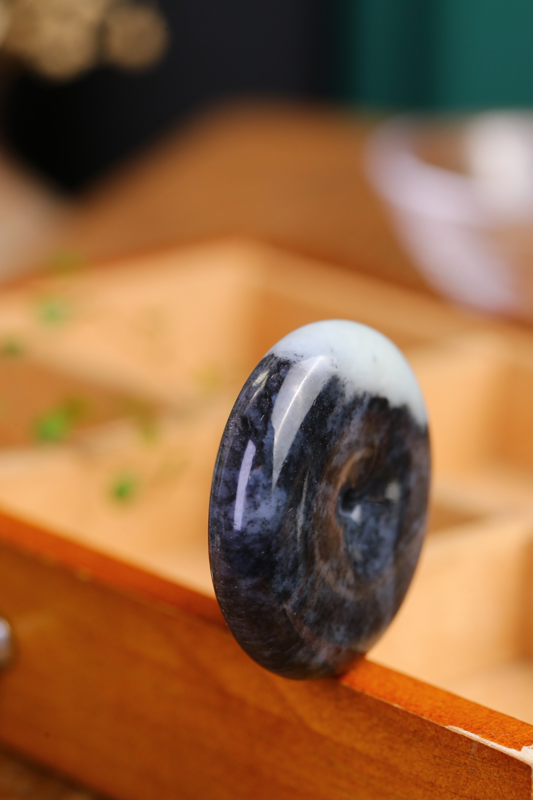 127114 和田玉青花平安扣 (48mm直徑)