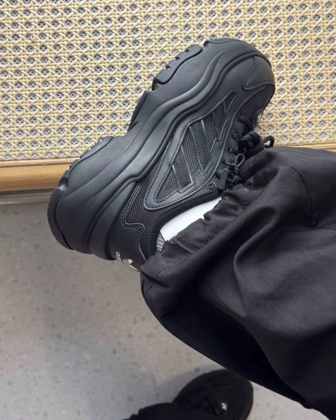 Adidas Originals Ozgaia 厚底 增高 老爹鞋 JQ4110 黑色