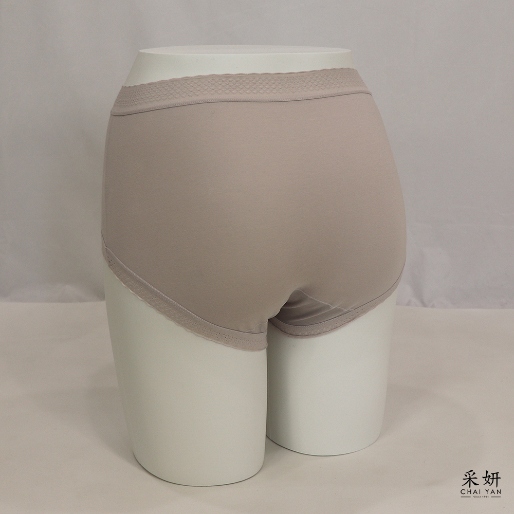 孔洞收邊抑菌內褲(四入組)