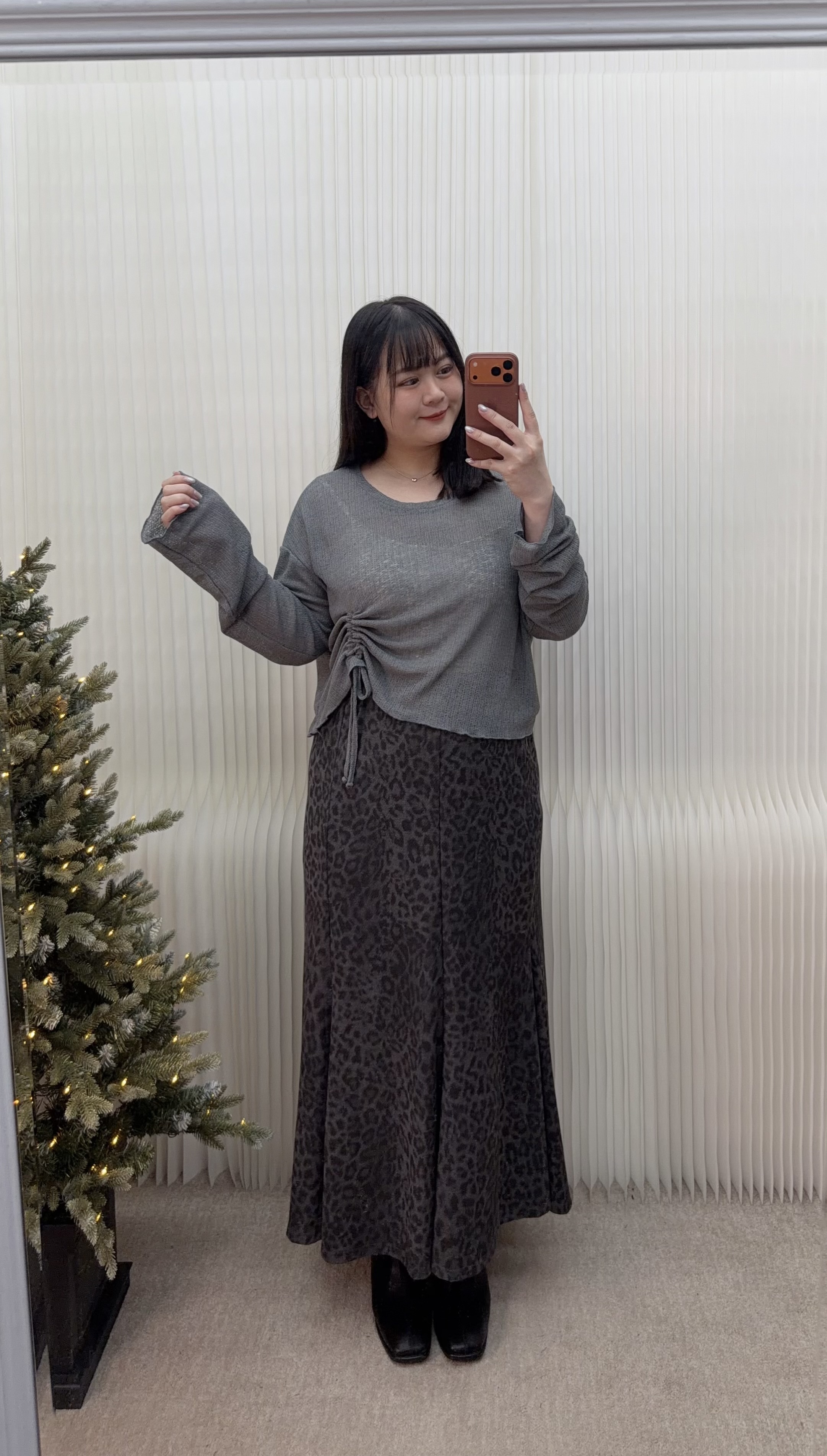 13.針織側抽繩捲邊上衣