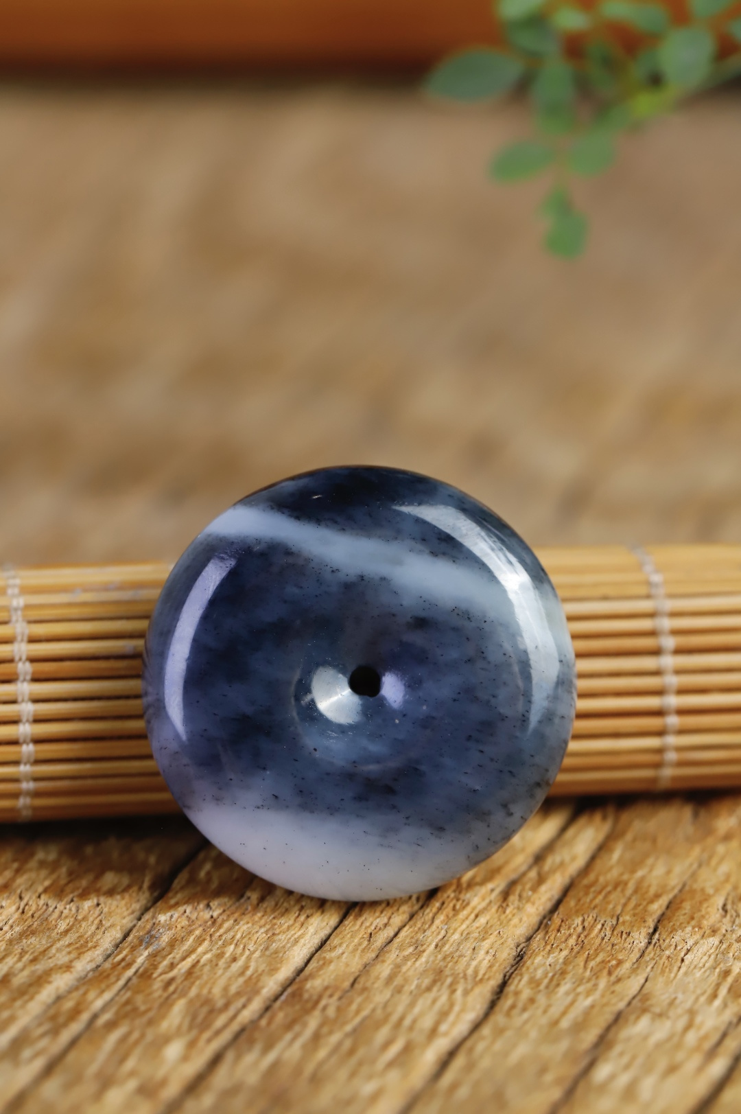 127119 和田玉青花平安扣 (38mm直徑)