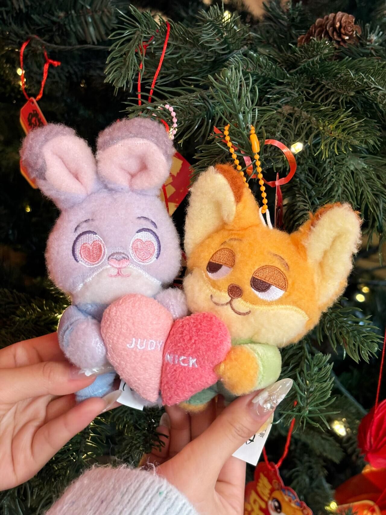 本週限時接單!! 迪士尼 動物方城市 正版授權 磁吸愛心鑰匙圈 告白貼貼毛絨吊飾 掛件 吊飾 茱蒂 尼克(兩對再享7-11寄送免運) /現貨 下單1個就是圖片中的一對！！