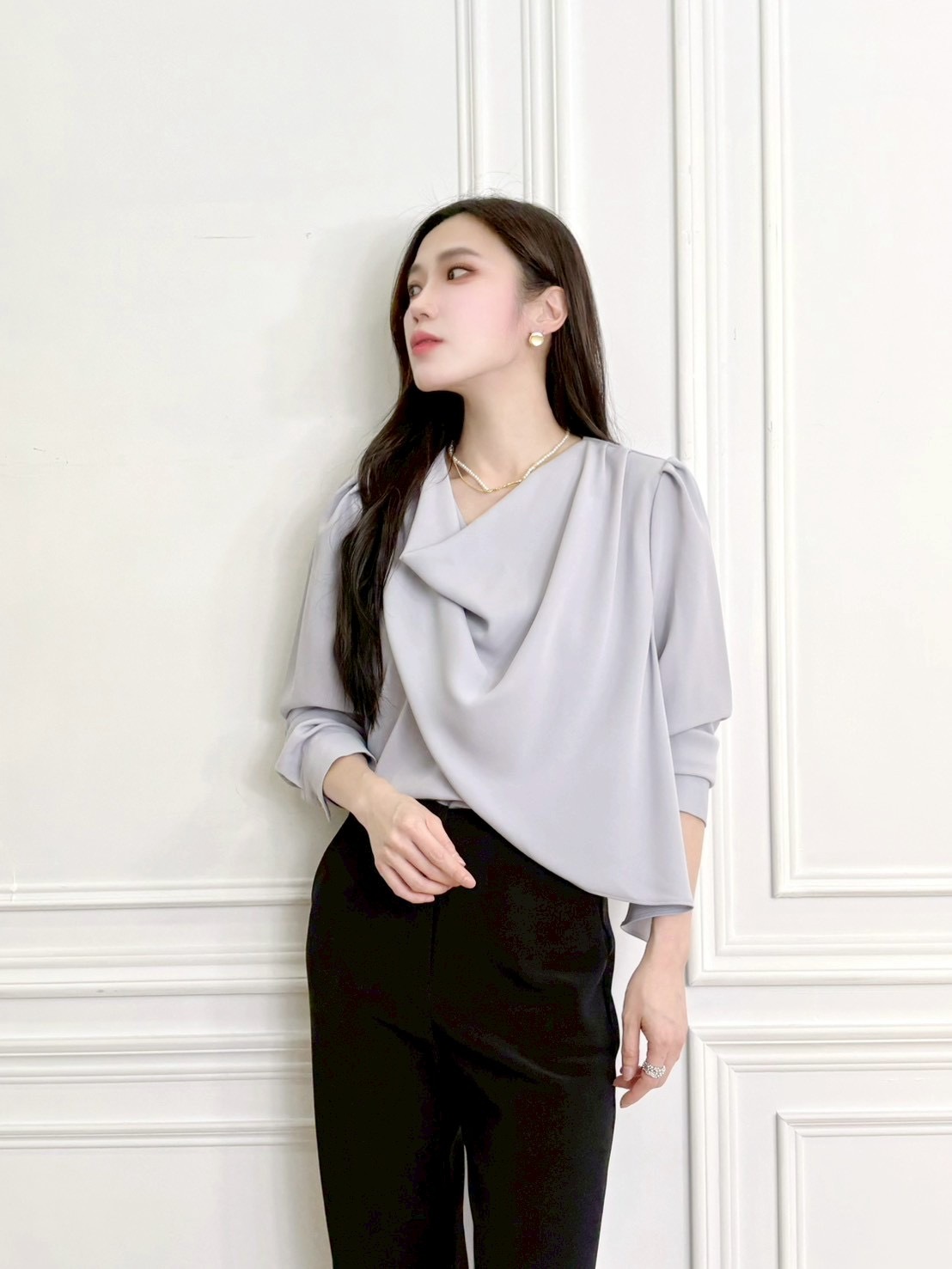 ( JS ) 絲滑垂墜領片上衣 - 淡雅藍