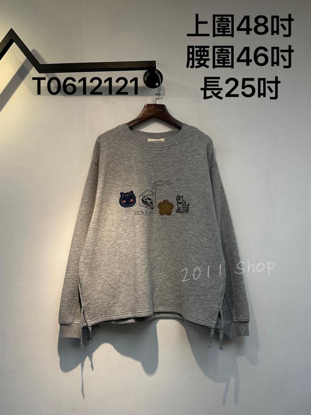 *不設優惠* 出口日本幸運貓咪暗紋TOP  上圍48吋 腰圍46吋 長25吋  T0612121