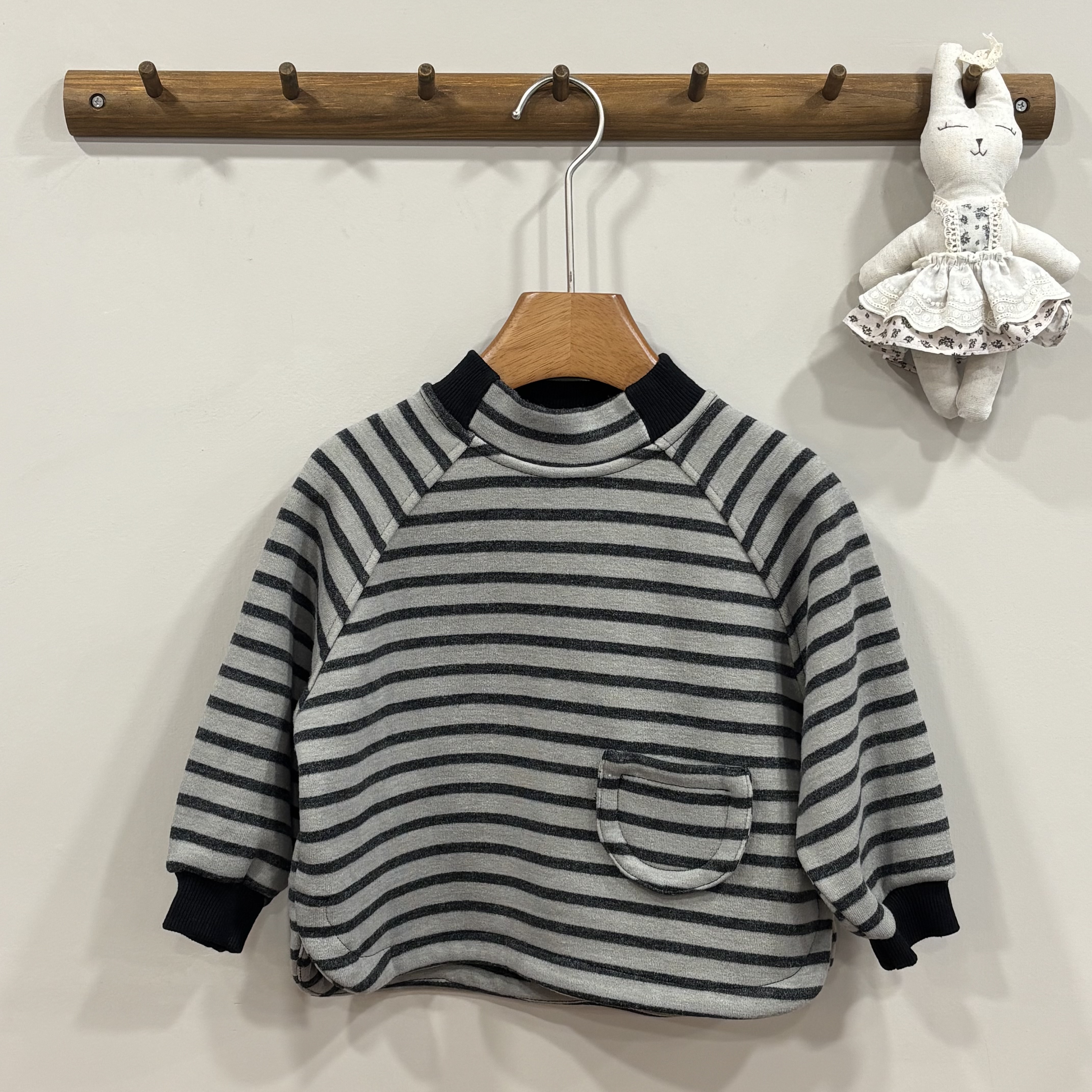 A03763黑灰條紋口袋上衣