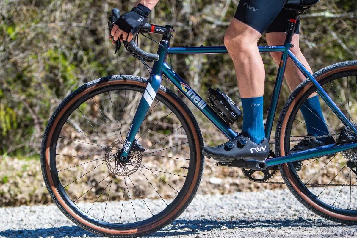 SPD 卡鞋搭配彎把公路/Gravel 車的日常騎乘情境