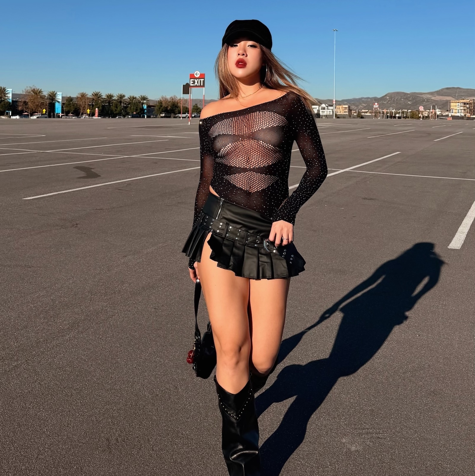 辣黑鉚釘超短皮百褶