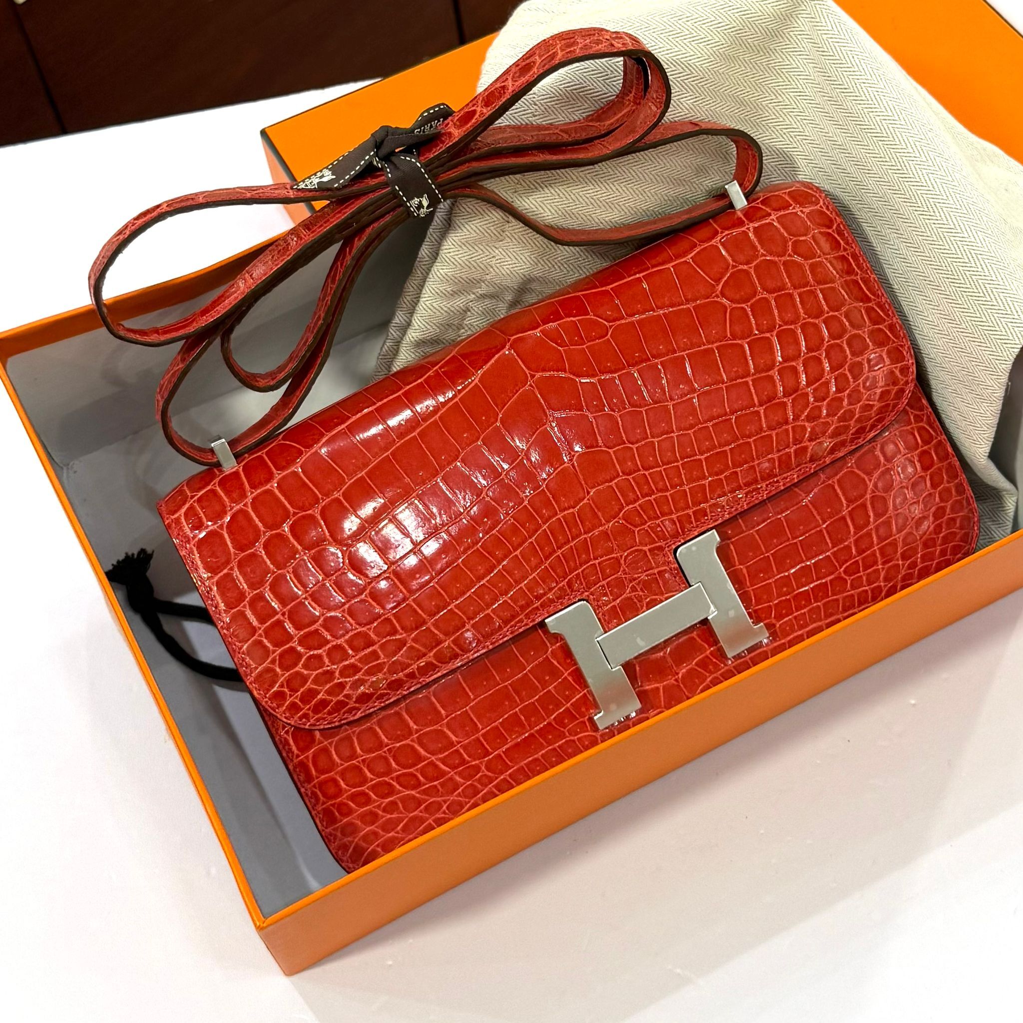 99%NEW接近全新CONSTANCE ELAN 鱷魚皮亮面天竺紅金扣 D5/GERANIUM GHW CROCODILE #香榭站正品