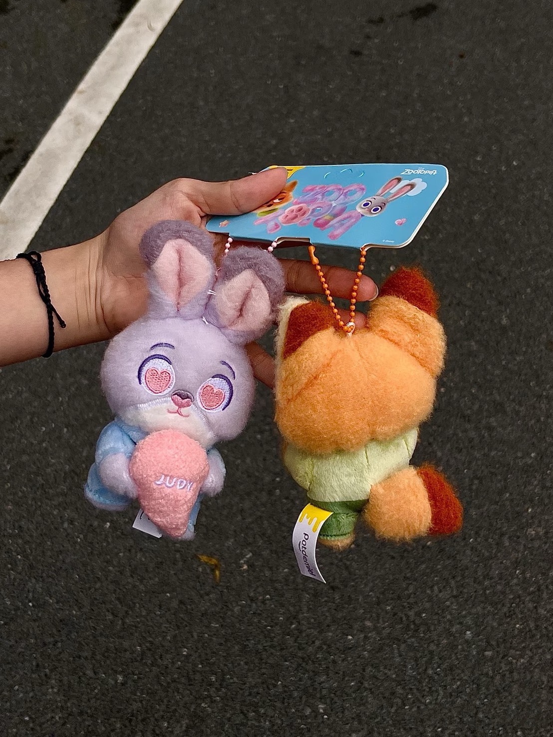 【現貨】DISNEY 迪士尼 動物方城市 朱蒂 尼克 磁吸 貼貼 毛絨 吊飾 一組兩入