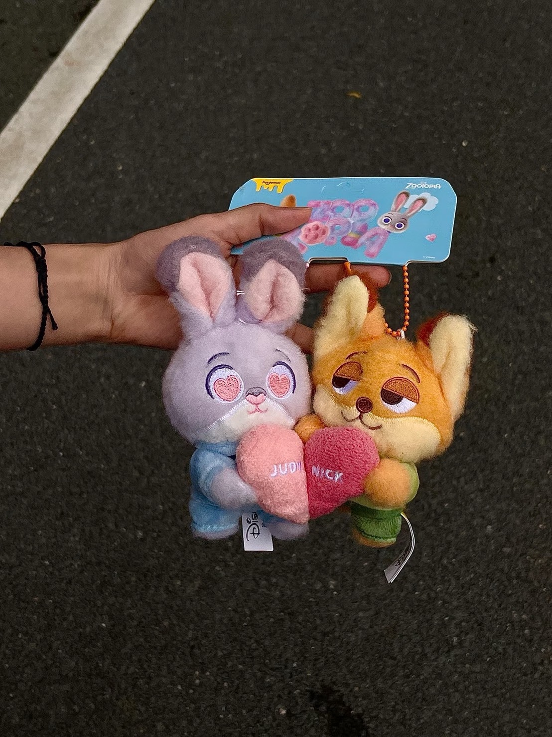 【現貨】DISNEY 迪士尼 動物方城市 朱蒂 尼克 磁吸 貼貼 毛絨 吊飾 一組兩入