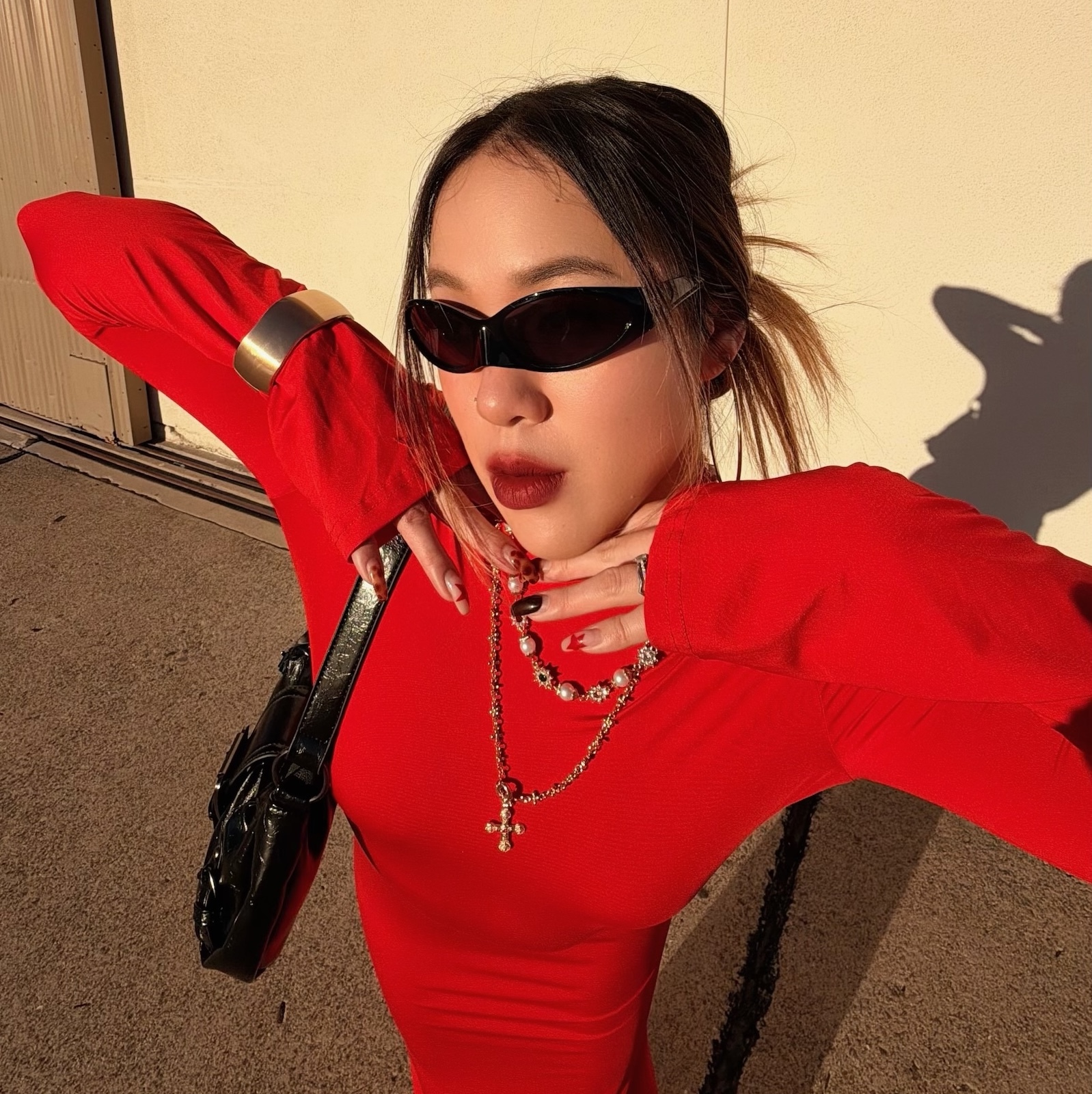 未來感弧形黑框墨鏡