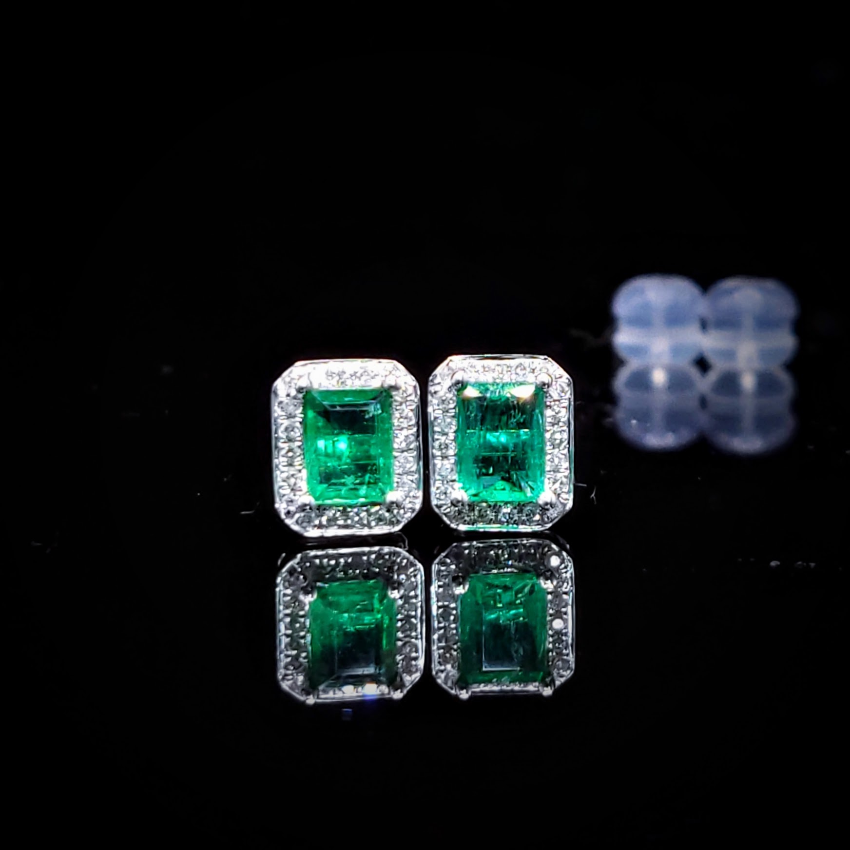 全新18K白金【主石74份綠寶石】配11份鑽石耳環