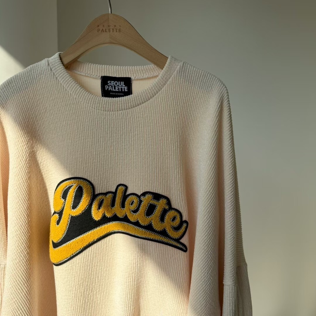 正韓 太妍歐膩Palette 立體毛絨字母長袖上衣 奶油/海軍藍